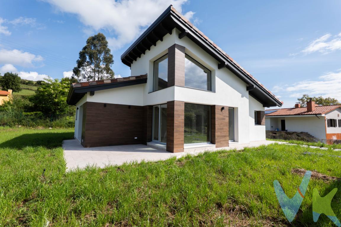  **Venta de magnífico chalet en la zona de Cenero- Veranes, Gijón**Presentamos una excepcional oportunidad de inversión en una propiedad ubicada en una zonas muy demandada de Gijón, Cenero. Este moderno inmueble, construido en el año 2025, es ideal para aquellos que buscan una vivienda contemporánea en un entorno tranquilo pero muy bien comunicado.La casa destaca por sus espaciosos 141.81 metros cuadrados construidos, de los cuales 114.07 metros son útiles, distribuidos en un diseño ingenioso que maximiza la funcionalidad y el confort. Esta propiedad ofrece un ambiente luminoso en cada una de sus estancias, gracias a su diseño arquitectónico que prioriza la entrada de luz natural. La vivienda está construida sobre una amplia parcela de unos 2.100 m2.Cuenta con tres espaciosas habitaciones dos de ellas con altillo y otra con un precioso baño en suite, perfectas para satisfacer las necesidades de una familia moderna. Cada dormitorio ha sido diseñado con un enfoque en la comodidad y el descanso, proporcionando un refugio privado para todos los miembros del hogar. Asimismo, dispone de espacios amplios que permiten crear áreas de trabajo o estudio en casa si así se desea.El salón, un espacio abierto y acogedor, se presenta como el lugar ideal para disfrutar de reuniones familiares o de momentos de relajación personal. Este ambiente se convierte, sin duda, en el corazón del hogar, ofreciendo un punto de encuentro cálido y elegante. Además el salón cuenta con un magnífico altillo de unos 15 metros al que se accede a través de una bonita escalera y que se convierte en un espacio con numerosas posibilidades por su carácter funcional, se puede transformar en una zona de trabajo tipo despacho, un cuarto de juegos para el disfrute de los pequeños de la casa, una zona de gimnasio donde ponerse en forma o la función que cada propietario desee darle a este amplio  y luminosos espacio abierto al salón.Una cocina moderna y bien equipada con horno, vitro y campana, forma parte del atractivo de este inmueble. Diseñada para aquellos que aman cocinar y recibir invitados, su disposición permite un flujo natural entre la preparación de alimentos y las experiencias gastronómicas compartidas.Además de su atractiva distribución interior, la vivienda cuenta con una pérgola que hace las funciones de garaje exterior. Este espacio adicional proporciona la máxima comodidad, permitiendo estacionar hasta dos vehículos y diseñada para poder colocar encima placas solares.Este inmueble se sitúa en Cenero, una zona que combina la tranquilidad de la zona rural con la cercanía a todos los servicios necesarios para el día a día ya que se encuentra a unos 10 minutos en coche de Gijón y a unos 15 minutos de Oviedo. Excelentes conexiones de transporte aseguran que el centro de Gijón y sus alrededores están al alcance, facilitando el acceso a colegios, tiendas, restaurantes y otros servicios.La calidad de la construcción y los materiales elegidos reflejan un alto estándar que garantiza durabilidad y confort, haciendo de esta vivienda una opción que no solo satisface las necesidades del presente, sino que se proyecta como un hogar para muchos años futuros.No pierda la oportunidad de adquirir esta magnífica propiedad. Invitamos a los interesados a programar una visita para experimentar en persona todo lo que esta casa tiene que ofrecer. Contacte con nosotros para concertar una cita o para obtener más información. Esta es su oportunidad de dar el siguiente paso hacia el hogar de sus sueños.En el precio de este inmueble no van incluidos los gastos de notaria, ni de registro y ni el 10% del IVA.