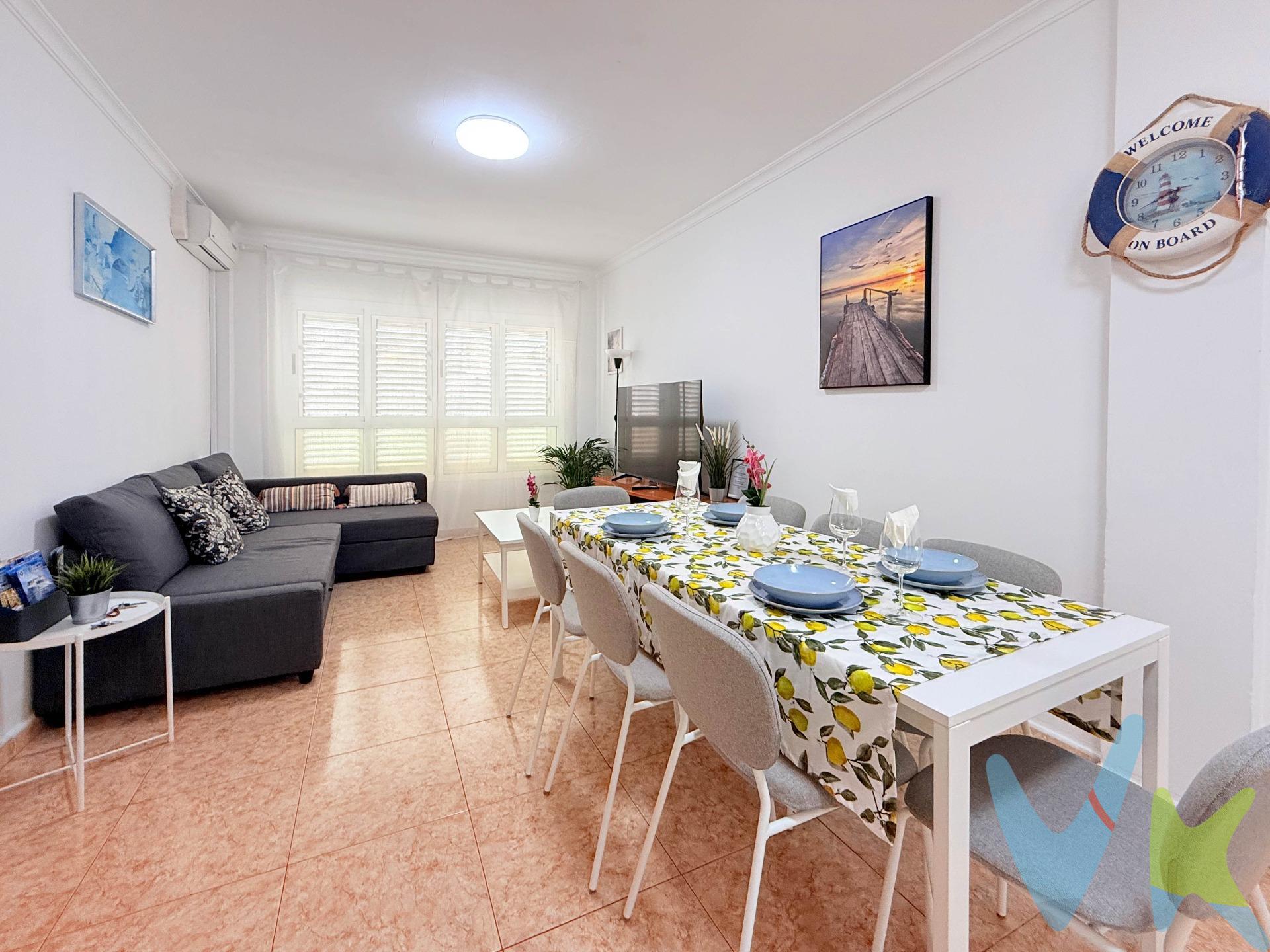 ¡Bienvenido a tu nuevo hogar! Este encantador piso de tres dormitorios, situado en la acogedora zona del Carrizal, es perfecto para aquellos que buscan comodidad y modernidad. Con un estado de conservación excelente, este espacio está equipado con todo lo necesario para disfrutar al máximo. . Perfecto también si buscas realizar inversión ya que cuenta con licencia vacacional ¡No pierdas esta oportunidad única! También incluye trastero privado donde podrás almacenar tus pertenencias sin problema alguno. La propiedad cuenta con un amplio salón-comedor luminoso, cocina equipada con horno, microondas, nevera y lavavajillas, solana, tres dormitorios y un baño  completo. Situado en la última planta de un edificio residencial tranquilo con pocos vecinos y ascensor. . Su ubicación es inmejorable: cerca del ayuntamiento y rodeado por áreas esenciales como colegios, supermercados, tiendas bancarias e incluso parque infantil además de tener fácil acceso a paradas de bus. *Visitas a la propiedad*: Todos los interesados en ver la propiedad deberán presentar un documento de identificación válido, como DNI, NIE o pasaporte, antes de la visita. Además, se requerirá que firmen una hoja de visita al ingresar a la propiedad. INFORMACION ADICIONAL:. - El uso de la propiedad estará siempre sujeto a la legislación vigente. - El precio de venta no incluye impuestos ni gastos de compraventa, como el Impuesto de Transmisiones Patrimoniales (6.5% o 1% en el caso de primera transmisión más IGIC correspondiente en este último caso), honorarios del Registro de la Propiedad, notaría y gestoría. - La información sobre la propiedad está sujeta a posibles errores y cambios involuntario