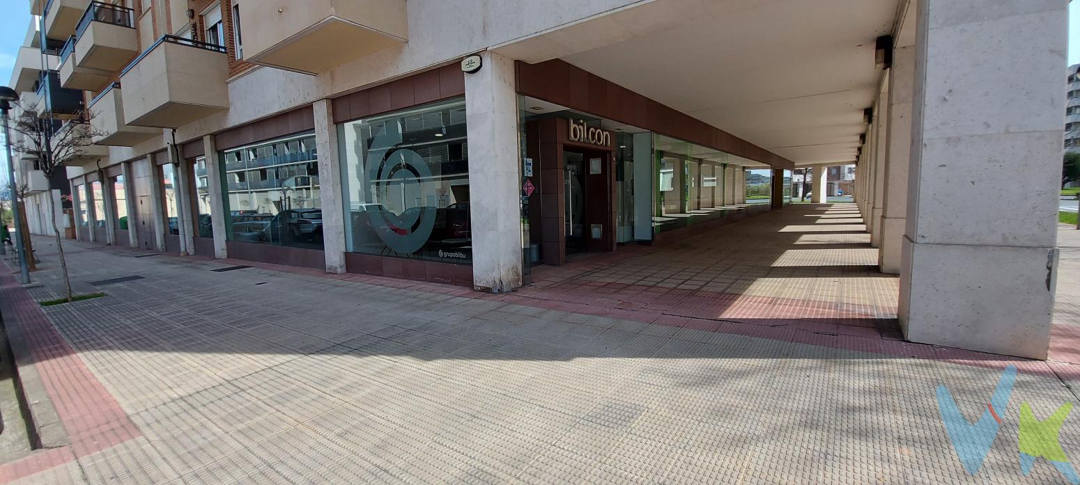 Local de 800m2 totalmente preparado, en la zona de Los Lirios, muy cercano al Centro comercial Berceo. Se vende con inquilino con contrato, por lo que la rentabilidad se recibiría desde el primer momento.