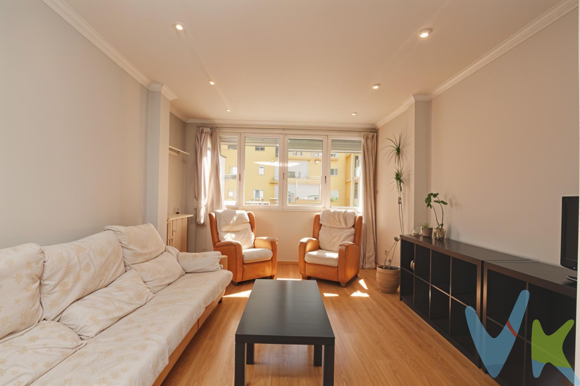 Se vende piso en Chamberí, en la calle Andrés Mellado, tercera planta con ascensor , ubicado en una finca representativa. Una excelente oportunidad para vivir o invertir en una de las zonas más consolidadas y cotizadas de Madrid. 📐 Características principales:. 185 m² construidos según catastro. 5 dormitorios . 2 baños completos. Salón-comedor muy luminoso, con terraza integrada que amplía el espacio. Gran Cocina independiente con zona de lavado, cuarto de baño y dormitorio de servicio. Trastero incluido en el precio. Garaje rotativo en la finca. 🔧 Detalles y equipamiento:. Vivienda a reformar con muchas posibilidades. Suelos de tarima. Calefacción central con contadores individuales. Finca con ascensor y adaptado para PMR. Excelente orientación a patio de manzana con muchísima luz natural. 📍 Ubicación inmejorable:. Situado en el corazón de Chamberí, uno de los barrios más emblemáticos de Madrid. Muy bien comunicado por transporte público y rodeado de todos los servicios: supermercados, colegios, centros médicos, universidades, zonas verdes y comercios. Se trata de una vivienda con necesidad de reforma, ideal para quienes buscan diseñar un hogar a medida. Sus 185 m² ofrecen una distribución muy versátil y múltiples posibilidades de transformación, desde una vivienda familiar espaciosa hasta un moderno piso con estancias abiertas y funcionales. Su amplitud y luz natural convierten esta propiedad en una gran oportunidad para personalizar y revalorizar en una de las mejores zonas de Madrid. . 📞 ¿Te interesa este piso en venta en Chamberí?. Contáctanos para más información, condiciones y agendar tu visita. El precio publicado no incluye el mobiliario, la decoración, impuestos ni el coste del servicio de gestión, asesoramiento y acompañamiento durante la compra. 