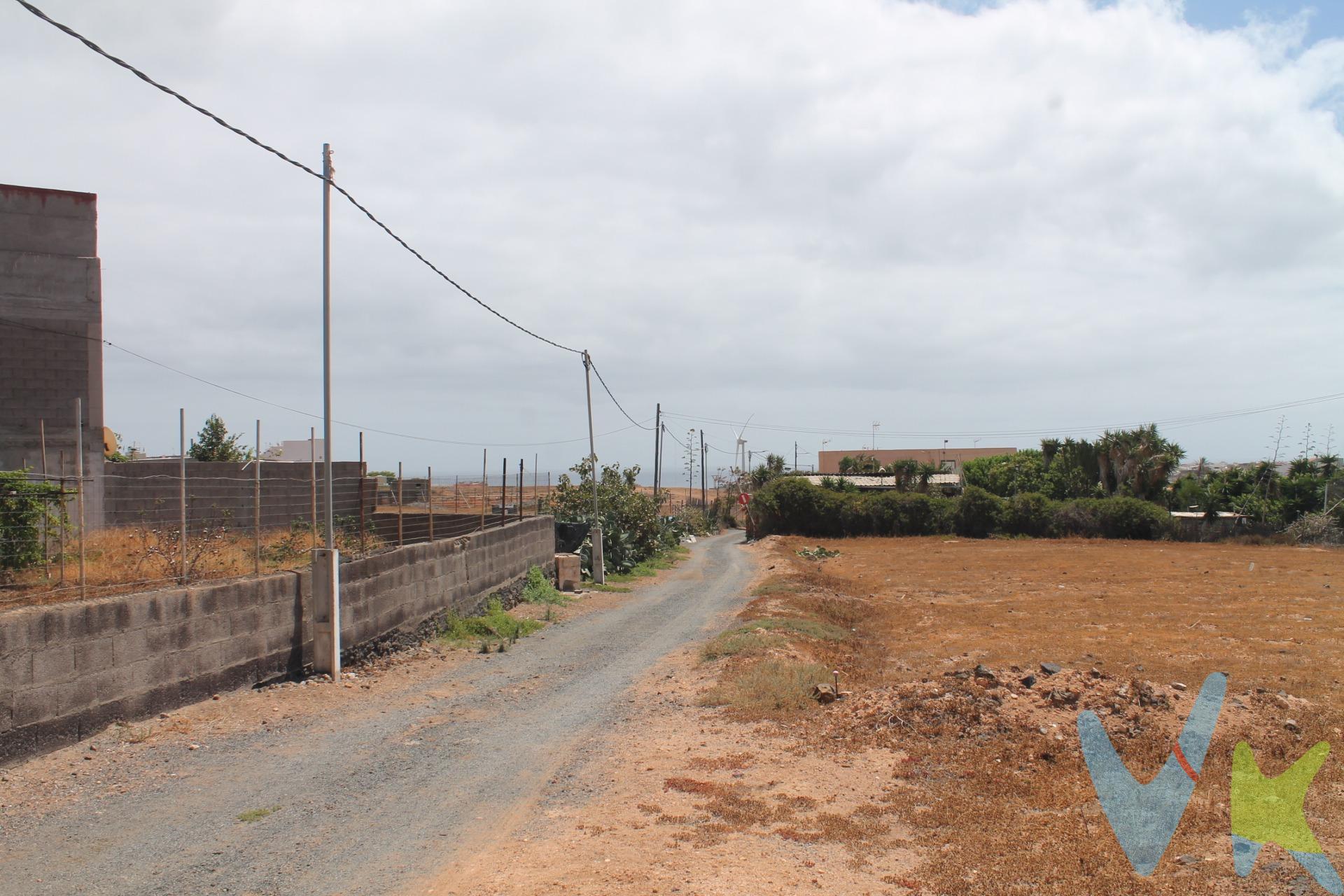 En la zona del Barranco las Bachilleras te espera este terreno rústico agrícola de 953 m², un espacio único para quienes desean invertir en la tierra y dar vida a proyectos sostenibles. Suelo llano y fértil, ideal para cultivos o la cría de animales. El acceso es cómodo gracias a un camino amplio para vehículos, facilitando el trabajo diario y el transporte de materiales.  . Contáctanos y descubre el potencial de este terreno en Telde.