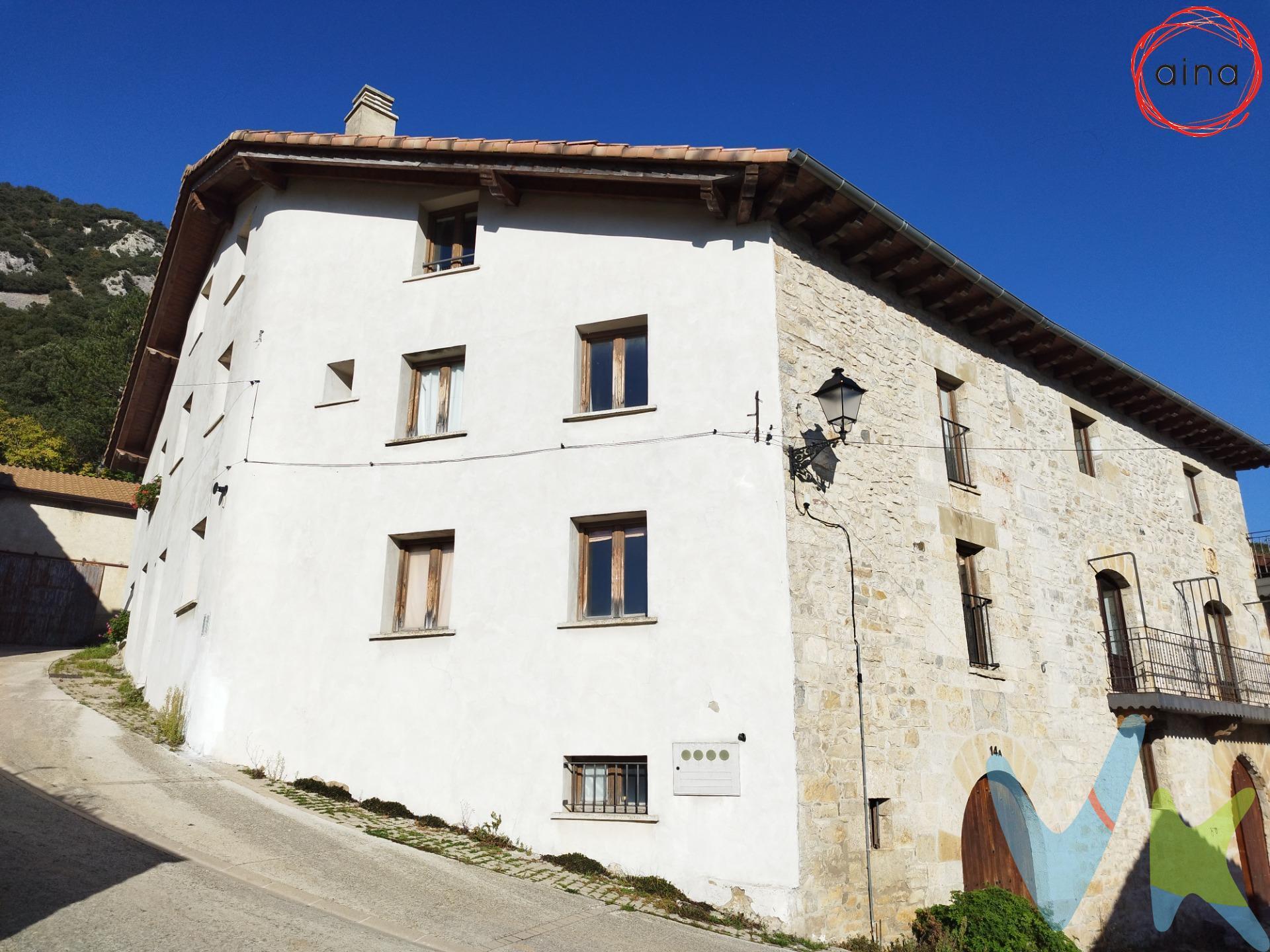 En la pequeña y tranquila localidad de Atondo (Cendea de Iza) situada en la carretera de Astrain a Irurtzun, a 6 Km de Irurtzun y 24 Km de Pamplona:  Se oferta en Venta,  esta casa de pueblo adosada completamente rehabilitada en 2.006, "no dispone de terreno ni jardín", consta de: planta baja: bajera, zona de caldera y depósito de gasoil, zona de lavado  y trastero; planta 1ª: cocina americana montada, salón comedor y baño; planta 2ª: 2 dormitorios y baño; planta ático buhardilla: amplia sala que puede servir de tercer dormitorio, despacho, sala de juegos para niños, etc; calefacción y agua caliente mediante caldera de gasoil con su depósito de 1.000 litros. Si lo que estás buscando es vivir en un entorno rodeado de naturaleza y tranquilidad pero a su vez estar cerca de los servicios ¡aquí tienes la vivienda que estabas buscando!, llámanos y no dejes escapar esta oportunidad, ¡te la enseñaremos encantados!. 