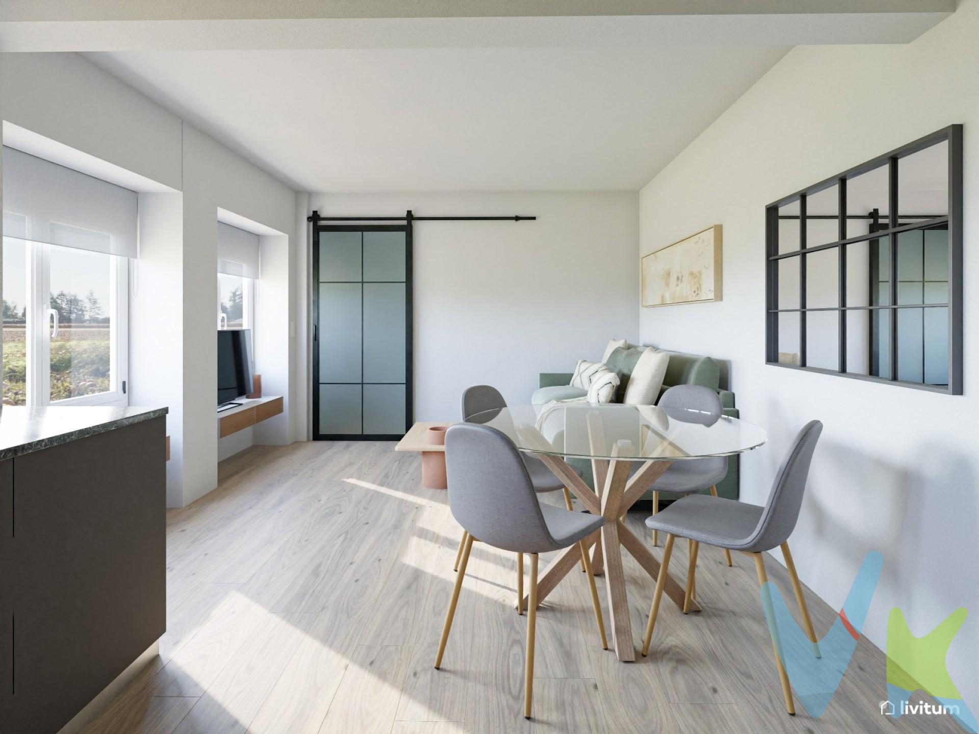 Vivienda COMPLETAMENTE REFORMADA, con proyecto de interiorismo. Luz, diseño y tranquilidad en zona emergente: a 15 minutos de calle Goya, O’Donnell, Jorge Juan y entorno del Movistar Arena Center.  A 10 minutos caminando del metro (La Elipa, Ventas, El Carmen). 

ALGUNAS DE LAS FOTOGRAFÍAS QUE TE MOSTRAMOS SON INFOGRAFÍAS RENDERIZADAS GRACIAS A LIVITUM (ver parte inferior derecha de la imagen). Posibilidad de adquirir el mobiliario completo propuesto por los diseñadores (primeras marcas como Kave Home, Maisons du Monde, etc.). Opción de servicio “llave en mano”, con el mobiliario instalado y la vivienda lista para entrar a vivir. Este servicio no está incluido en el precio publicitado.

Se trata de una entreplanta, aunque la vivienda se percibe y se vive como un primer piso, ya que todas sus estancias dan a una zona exterior ajardinada muy privada, sin tráfico, con mucha luz natural y gran tranquilidad.

Distribución: salón–comedor luminoso y silencioso, con vistas a jardines interiores; cocina integrada a estrenar, con electrodomésticos de primera gama y alta eficiencia energética (clase A); una habitación polivalente, diseñada como zona de estudio, lectura o relax y con posibilidad de convertirla en segundo dormitorio, y dormitorio principal muy tranquilo y con excelente luz natural. 

Climatización frío/calor eficiente (alto rendimiento). Acabados de calidad y cuidada iluminación en todas las estancias. Gran armario empotrado en dormitorio principal, completamente vestido y con amplio zapatero. Baño totalmente reformado, con materiales actuales y diseño funcional. Lavadora integrada en el mobiliario para maximizar orden y limpieza visual.

Gastos e impuestos no incluidos en el precio publicitado. La agencia actúa en representación y por mandato del vendedor. Las condiciones de la venta establecen que el comprador deberá abonar un importe adicional fijo del 2%, más 21% de IVA, sobre el precio publicitado. La reserva del inmueble sólo se producirá después de que una propuesta de compra haya sido expresamente aceptada por el vendedor.

A título orientativo se informa que en segundas transmisiones el ITP con carácter general en Madrid es del 6%, pudiendo existir otros tipos impositivos atendiendo a las circunstancias personales del comprador u otras circunstancias previstas legalmente. Base imponible del impuesto el mayor valor entre el precio de compraventa, la tasación o el valor de referencia catastral. En cuanto a los gastos de notaría y registro de la propiedad, en su caso, son variables, dependen de aranceles según precio y complejidad, oscilando aprox. entre un 0,2% y un 2%. Si el comprador precisase de hipoteca: tasación, condiciones y costes bancarios serán según entidad elegida por el comprador, así como los gastos de gestoría y cualesquiera otros gastos inherentes a la compraventa que legalmente correspondan a la parte compradora, salvo pacto expreso en contrario con el vendedor. El consumidor tiene, conforme a la normativa vigente, a su disposición información y documentación adicional relativa al inmueble y condiciones de la compraventa, que podrá ser consultada en la sede física de la agencia.