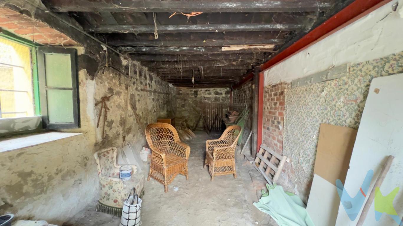 Local comercial en venta en Calle Narciso Herrero Vaquero 9, Pola de SomiedoSe vende local comercial a pie de calle ubicado en la planta baja de un edificio céntrico y emblemático de Pola de Somiedo (edificio de Unicaja, en Calle Narciso Herrero Vaquero 9).Una excelente oportunidad tanto para emprendedores que busquen establecer su negocio en la capital del concejo como para inversores que deseen un espacio versátil con gastos fijos prácticamente nulos.Puntos clave y equipamiento:Suministros activos: Suministros de agua y luz dados de alta, lo que evita trámites, tiempos de espera y los costes iniciales de acometida y enganche.Mantenimiento mínimo: Coste de IBI extraordinariamente bajo, de tan solo 24  al año, garantizando un gasto de mantenimiento simbólico.Ubicación estratégica: Situado en pleno centro urbano, con excelente visibilidad y fácil acceso a pie de calle.El local se encuentra en la arteria principal de Pola de Somiedo, corazón del Parque Natural de Somiedo (Reserva de la Biosfera):Afluencia y servicios: Rodeado de servicios esenciales, hostelería, bancos, farmacia y el Centro de Interpretación del Parque Natural, garantizando tránsito peatonal tanto de vecinos como de turistas durante todo el año.Acceso y aparcamiento: Fácil estacionamiento en los alrededores para clientes o carga y descarga.¡Oportunidad única por ubicación y mínimos costes fijos! Contacta para más información o coordinar una visita!El precio de venta no incluye los gastos e impuestos derivados de la operación. Corresponden al comprador el pago del Impuesto sobre Transmisiones Patrimoniales (ITP), calculado sobre el valor más alto entre el precio de venta y el valor de referencia catastral, así como los honorarios de notaría y registro según aranceles oficiales, teniendo el comprador libertad para elegir notario. Para consultar los porcentajes del ITP en Asturias puede hacerlo a través de la web oficial de servicios tributarios del Principado de Asturias https://sede.tributasenasturias.es/sites/sede/default/es_ES/Que-quieres-hacer/Transmisiones-Patrimoniales-y-AJD. Asimismo, el comprador asumirá los gastos de tasación y costes bancarios si precisa hipoteca. Por su parte, el vendedor asumirá el pago de la plusvalía municipal y los honorarios de intermediación. Este anuncio es meramente informativo y los interesados tienen derecho a solicitar la documentación adicional del inmueble conforme a la normativa vigente. 