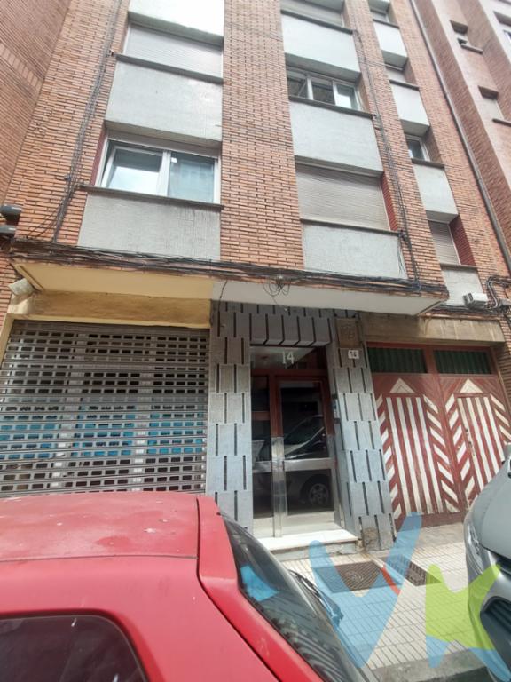 Oportunidad en Calle Espronceda  Piso con posible rentabilidad y excelente precioEste piso ubicado en Calle Espronceda representa una excelente opción tanto para inversión como para futuro uso propio. Actualmente se encuentra alquilado hasta Junio incluido.Precio de venta: 109.900 EUREstado actual: Arrendado hasta JunioPiso: 5º sin ascensorDistribución:2 habitacionesSalónBaño en buen estadoCocina independienteUbicación: Zona con buena conexión y todos los servicios Ideal para:Familias o parejas que valoran una zona consolidada y bien comunicadaCompradores que deseen adquirir a buen precio y disponer del piso en unos mesesInversores que buscan rentabilidad desde el primer día Una propiedad con buen potencial y distribución funcional, en una zona práctica y con opciones para adaptarse a distintos objetivos de vida o inversión.? Solicita información o agenda tu visita ahora. Gastos e impuestos no incluidos en el precio. A título orientativo, en segundas transmisiones, el comprador abonará el Impuesto sobre Transmisiones Patrimoniales (ITP). Para consultar los porcentajes del ITP en Asturias puede hacerlo a través de la web oficial de servicios tributarios del Principado de Asturias https://sede.tributasenasturias.es/sites/sede/default/es_ES/Que-quieres-hacer/Transmisiones-Patrimoniales-y-AJD. La base imponible será el mayor valor entre precio de compraventa, tasación o valor de referencia catastral. Gastos de notaría y registro aranceles variables según precio, número de copias y complejidad).     El comprador escoge libremente notario. El vendedor asume, por ley, los gastos que le correspondan, salvo pacto en contrario. Si se precisa hipoteca: Tasación, condiciones y costes bancarios según entidad elegida por el comprador; así como los gastos de gestoría y cualesquiera otros inherentes a la formalización de la compraventa. De acuerdo con la ley, no se incluyen en el precio otros gastos o tributos que legalmente correspondan al comprador. Honorarios de intermediación inmobiliaria a cargo del vendedor y honorarios de mediación inmobiliaria del 2% más I.V.A. con un mínimo de 2000EUR más I.V.A. a cargo del comprador.     El consumidor tiene derecho, conforme a la normativa vigente, a disponer de información y documentación adicional relativa al inmueble y condiciones de la compraventa. Cualquier compraventa y sus condiciones quedan sujetas en todo caso a la aceptación expresa del vendedor del inmueble y a la posterior formalización del correspondiente contrato. El presente anuncio tiene carácter meramente informativo; la información suministrada se corresponde con la disponible a la fecha de publicación, pudiendo variar en función de las circunstancias o actualizaciones legales, contractuales y fiscales. 