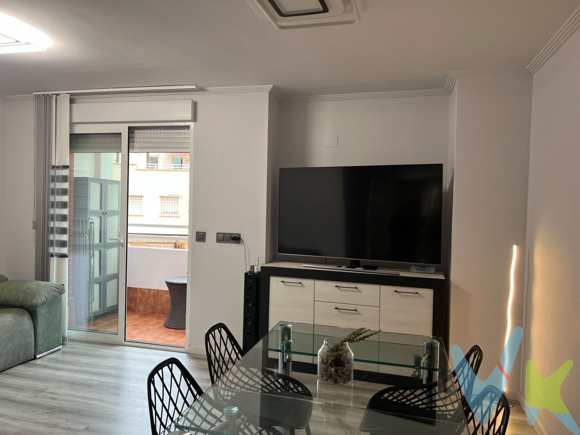 Crea el hogar que siempre has soñado en este fabuloso piso totalmente reformado junto a Juan Carlos I a 100 metros del tranvía en El puntal, con todas las comodidades de vivir a tan solo 5 minutos del centro de la ciudad, además de las comodidades que tiene la propia urbanización como PISCINA, pistas deportivas (padel) y zona ajardinada e infantil. Además de tener plaza de garaje y trastero.  La vivienda tiene 3 dormitorios y 2 baños, la habitación principal con baño en suite, y dos dormitorios más dobles, todos las dormitorios cuentan con armario empotrado. El salón tiene salida a una agradable terraza, ideal para relajarte al aire libre,  la cocina está completamente equipada y tiene acceso a  lavadero, ofreciendo un espacio adicional y práctico para tus tareas diarias y vistas a las zonas comunes como la piscina, jardines, o pistas de padel. No dejes pasar la oportunidad de vivir en una vivienda con tanta luz natural y en una zona tan demandada. ¡Contáctanos para más información hoy mismo!. Por último, te vamos a contar una cosa: Los propietarios han confiado en nosotros y nos han contratado en exclusiva para que les ayudemos a vender uno de sus bienes más preciados, su casa, su hogar. Esto para ti, como comprador, será una garantía ya que tendrás acceso a un servicio de calidad, un trato fácil, sencillo y sin interferencias de terceros. Por eso, te vamos a pedir un favor, habla con nosotros, no los molestes, te vamos a ayudar en caso de interés en todo el proceso y te vamos a facilitar toda la documentación e información que precises. Como ya te habíamos dicho, ¡Un servicio de calidad!.
