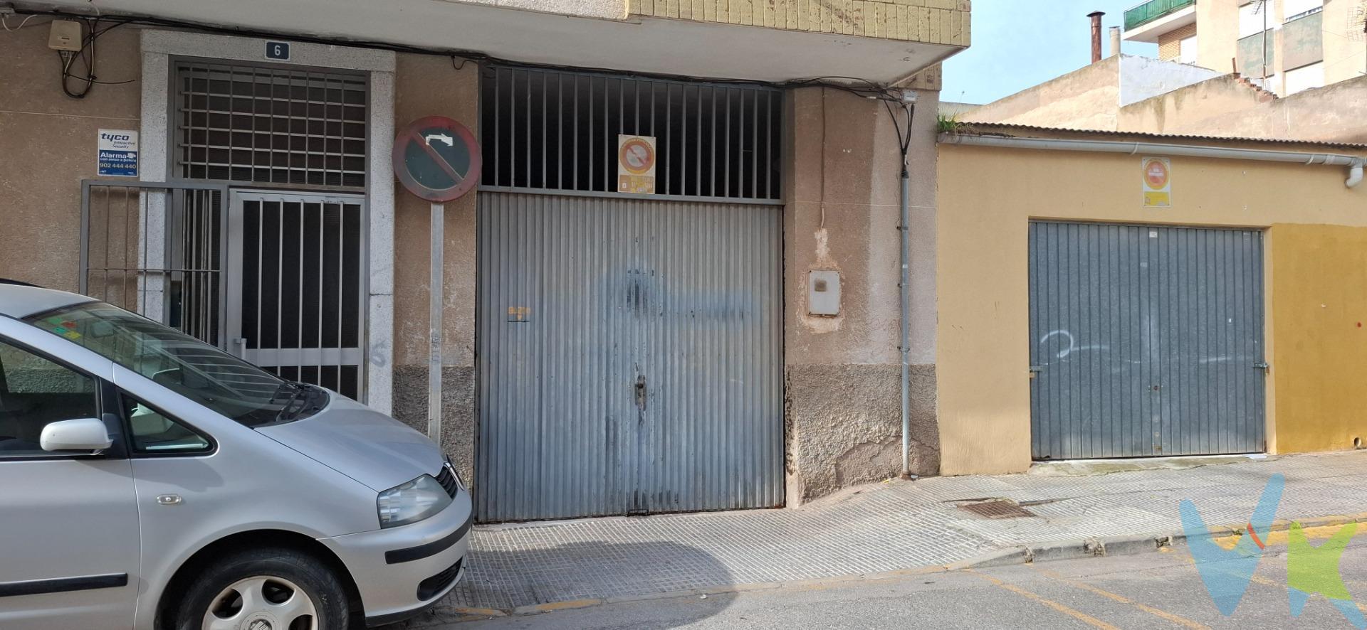 ¡ ANUNCIO PARA CONDUCTORES! Te presentamos esta magnifica plaza de garaje cerrada en calle Ilidada las 600 Cartagena que ofrece la comodidad y seguridad que tu vehículo merece. Ubicada en el sótano 1 del edificio, tiene una superficie útil de 16 m. fácil acceso de entrada y salida y cuenta también con luz propia dentro de la plaza, numerada con el 8 y tiene una cuota de comunidad de 60€ anuales. No pierdas esta gran oportunidad de adquirir esta plaza de garaje cerrada y deja de dar vueltas para buscar aparcamiento. Para terminar te queremos comentar algo: ¡Descubre una aventura inmobiliaria que combina calidad, pasión y profesionalidad! La confianza que los propietarios han depositado en nosotros es un testimonio de nuestro compromiso en brindarte un servicio excepcional. Aquí viene el detalle especial: al contactarnos directamente, evitarás molestarlos, nosotros seremos tus intermediarios y te proporcionaremos toda la asistencia necesaria. Estamos aquí para facilitarte la documentación e información que requieras, y te prometemos un trato cálido y sin complicaciones. Te informaremos detalladamente de todos los aspectos, incluyendo gastos de la compra y honorarios de agencia que no están incluidos en el precio, para garantizar tu comodidad y tranquilidad durante todo el proceso. Esa es nuestra esencia, proporcionarte #Calma: “Estado ideal de tranquilidad que tendrás al comprar tu casa con nosotros”. Queremos que sepas que tanto la descripción del inmueble como las imágenes que ves son valiosas referencias informativas, en ningún caso tienen carácter contractual. Asimismo, el precio ha sido designado por la propiedad por lo que podría sufrir variaciones y no sería vinculante hasta que se formalice en contrato de compraventa. * ¡Oye, agente inmobiliario! Si estás leyendo este texto y te gusta, te desafiamos a ser creativo y sorprendernos con una adaptación original. ¡Nada de copiar y pegar, queremos ver tu ingenio en acción! Así que prepárate para darle un toque único y cautivador a estas palabras. Estamos ansiosos por ver cómo le das vida a este mensaje con tu propia magia inmobiliaria. ¡Adelante, demuéstranos de qué eres capaz!. 