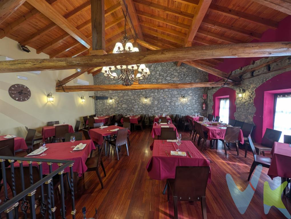 Restaurante en pleno funcionamiento situado en Argoños, en una ubicación estratégica a pie de carretera, en una zona de gran paso y excelente visibilidad.El inmueble consta de un edificio de dos plantas:La cocina se encuentra en un edificio anexo, separada de la zona de asador, lo que permite una mejor organización del trabajo.Dispone además de una gran pérgola acristalada de PVC en forma octogonal, con cerramientos deslizantes, ideal como comedor adicional durante todo el año.Cuenta con una amplia zona exterior de 752 m², con espacio infantil y área de juegos, perfecta para celebraciones y eventos.Negocio en funcionamiento, con clientela consolidada, muy soleado y con buenos accesos.Posibilidad de adquirir una edificación adosada de 270 m² en tres plantas, con potencial para ampliar el negocio (nuevos comedores, alojamiento, posada o uso residencial).Planta superior: comedor principal.Planta baja: zona de bar con barra y mesas, dos baños y acceso a cocina.Impuestos, gastos notariales y registrales NO INCLUIDOS.