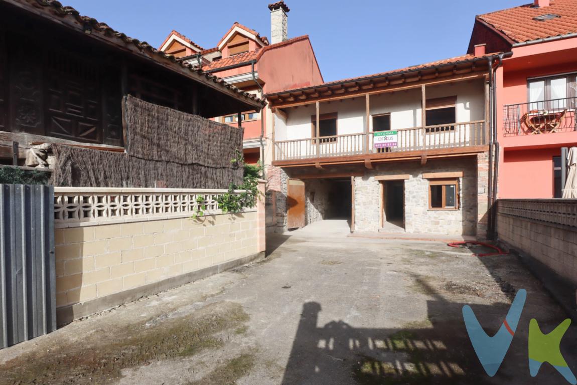 ¡¡POR FIN LA ENCONTRASTE!! Tenemos la CASA que estabas esperando. Situada a pocos minutos de Oviedo, en el pueblo de  Tudela Agüeria, Disfruta de vivir en el campo, con la comodidad de tener una parada de autobús urbano a pocos metros, con alta frecuencia de servicios. Se trata de una zona tranquila y donde estarás en permanente contacto con la naturaleza, lo que hace que esta casa sea ideal tanto para familias con niños, como para aquellos que busquen tener a mano un lugar donde escaparse en poco tiempo de la rutina de los días de trabajo. Te permitirá desarrollar un ocio relacionado con actividades al aire libre, por el entorno incomparable en el que se enclava la propiedad, tales como senderismo, rutas en bici o a caballo, y por qué no, la realización de actividades agrícolas y ganaderas. Una casa con mucho potencial, y en la que podrás proyectar sin dificultad cualquier giro acorde con tus gustos y necesidades, ya que se presta tanto a ser una acogedora casa de fin de semana, como una gran casa familiar donde instalar tu hogar. Esta casa tiene unas magnificas vistas despejadas, de las que disfrutarás especialmente desde el corredor de la primera planta orientado al SUR.Se trata de una propiedad con REFORMA PARCIAL, para terminarla a tu gusto. Distribuida en 2 plantas más bajo cubierta, con 2 patios, uno delantero y otro posterior. Disponemos de planos con propuesta de distribución para que te puedas inspirar. El tejado  es totalmente nuevo.¡No lo dudes ni un minuto, llámanos y te acompañaremos a conocer tu nuevo hogar! ¡Deja de soñarlo y atrévete a vivirlo! En el precio final no están incluidos el Impuesto de Transmisiones Patrimoniales, ni los gastos de Notaría y Registro. 