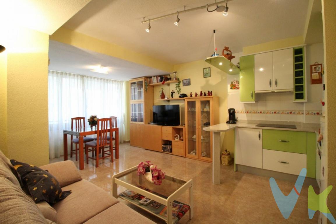 REF. 1669  Oropesa del Mar (Castellón). Apartamento reformado de 2 dormitorios y 1 baño completo. Amplio y luminoso Salón-comedor integrado a la terraza acristalada, dispone de galería, la cual, tiene la opción de individualizarla del salón  y cocina americana totalmente equipada. Edificio adaptado para minusválidos y ascensor.. La vivienda se encuentra en el Edificio Faro Real, en la subida al Faro y al monumento Torre del Rey, situado a 20 metros de la playa de la Concha.. . El precio de venta NO INCLUYE Impuestos (I.V.A. o I.T.P.), gastos de Notaría, gastos de Registro de la Propiedad, gastos de tramitación de Escrituras ni gastos de financiación (si se precisa). Consulte Honorarios Profesionales de Agencia Inmobiliaria.