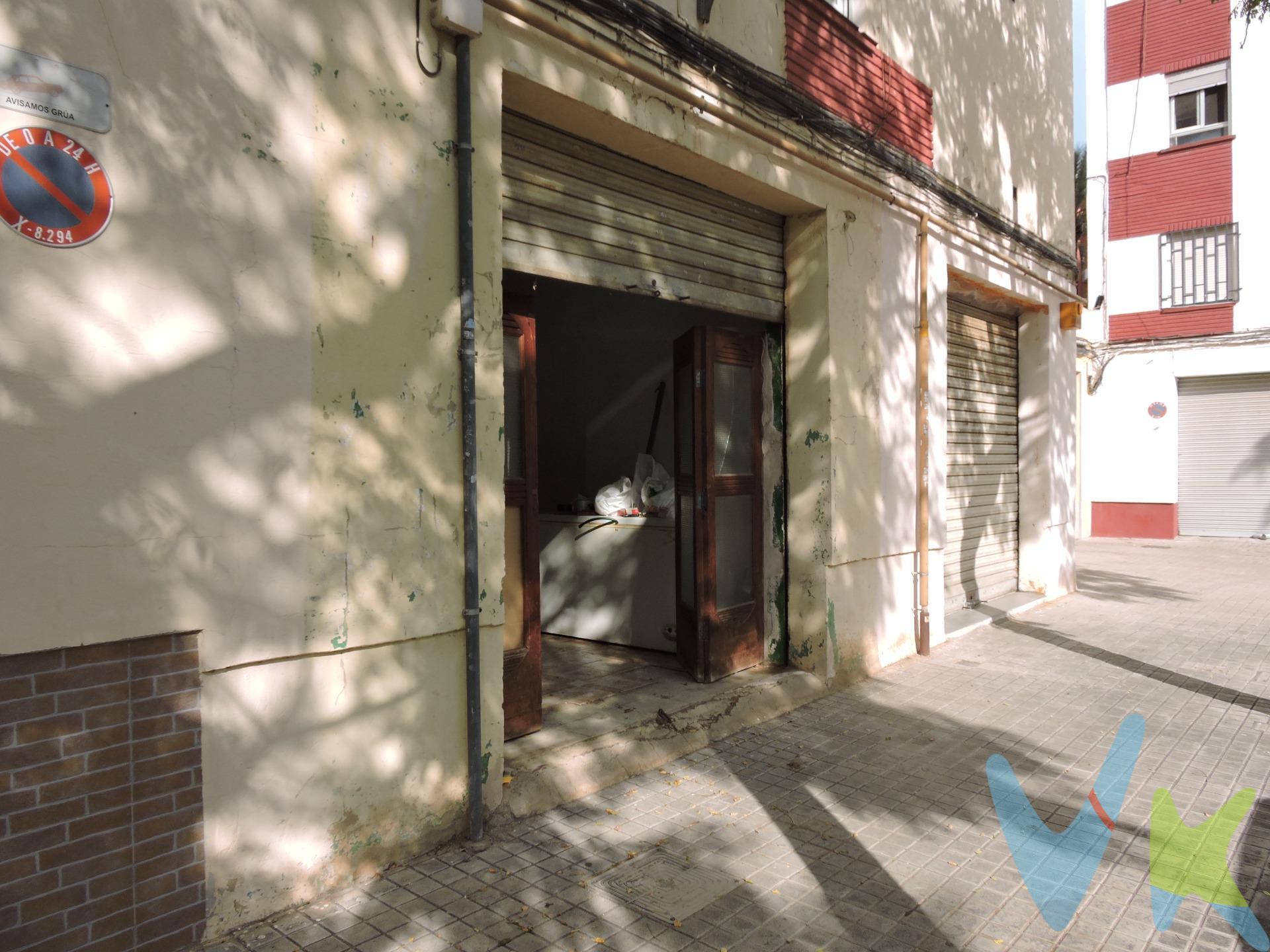 Tenemos este local en venta ideal como garaje o si buscas un bajo que no sea muy grande y así el precio pueda ser pequeño. . Situado enfrente del Parque de Benicalap, cuentas con dos estancias, una primera zona y un cuarto de baño. ¿ Si es lo que estabas buscando ? A que esperas contacta con nosotros y te lo mostramos. ¿ Necesitas Financiación ?.  . Nuestro departamento financiero puede gestionar tu préstamo " Hasta un 100% + Gastos ". ¡ Consúltanos !.  . *Nota: El precio del inmueble no incluye los honorarios de la agencia que ascienden a Mil euros mas iva, lo que hacen un total de Mil Doscientos diez euros, ni los gastos de notaría y registro de la propiedad (que están sujetos a aranceles y varían dependiendo del precio de escrituración), ni los impuestos (que en la Comunidad Valenciana varían dependiendo del precio del inmueble y de las características personales del comprador y que pueden llegar a ser de hasta el 10% sobre el valor del precio de venta ). Igualmente, no están incluidos los muebles y enseres de las fotografías. Este anuncio no es vinculante, puede contener errores, se muestra a titulo informativo y no contractual. Número de Registro de Agentes de Intermediación Inmobiliaria de la Comunidad Valenciana: RAICV-0386. 