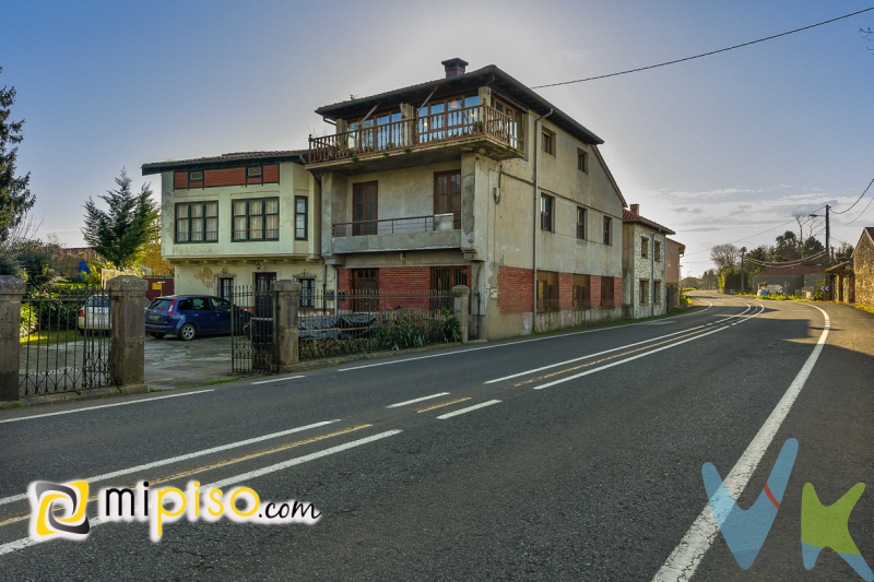 Inmobiliaria Mi Piso les presenta esta preciosa casa en Anero (Cantabria), con una superficie total de 400m cuadrados distribuidos en 3 plantas  en la cual si usted tiene una familia grande, puede hacer en cada planta un apartamento de 3 habitaciones y 2 baños, dado que la casa tiene unos 110m por cada una.Destacamos de la propiedad la luz natural, los amplios espacios, la privacidad de la casa y la comodidad. Si la miramos desde fuera podemos observar una gran fachada tradicional de las casas Cántabras, mezclando así, piedra y madera. A su vez si queremos darle un uso de explotación turistica es una casa ideal al tener las tres plantas comunicadas con su entrada independiente y su acceso a un presioso jardín de 800m con arboles frutales y una maravillosa vista despejada, ideal para nuestros ratos de ocio. La vivienda esta rehabilitada en el 2017 Fachada, tejado y todas sus instalaciones eléctricas de fontaneria etc solo falta terminar de alicatar y echar suelos a las dos primeras plantas, la plata ático esta totalmente terminada y en la actualidad habilitada y amueblada para entrar a vivir, con salida a una preciosa balconada con unas fantásticas vistas a todo el Valle. 
 Anero es una localidad del municipio de Ribamontán al Monte (Cantabria, España).  La localidad se encuentra a 55 metros de altitud sobre el nivel del mar, y a 3 kilómetros de la capital municipal, Hoz de Anero. Destacan por sus extensas playas las localidades de Loredo (donde se celebra el Derby de su mismo nombre), Langre y Somo, por lo que en las últimas décadas se han convertido en destino para muchos turistas durante la época estival. Otra playa del municipio es la playa de Galizano, de menor extensión que las anteriores. El Puntal de Somo, que en forma de lengua se adentra en la Bahía de Santander, es uno de los arenales más grandes de Cantabria. Además existe una línea marítima que une las localidades de Pedreña (en el municipio de Marina de Cudeyo), Somo y Santander. Desde MiPiso.com te animamos a venir a visitarla estamos seguros de que te encantará.