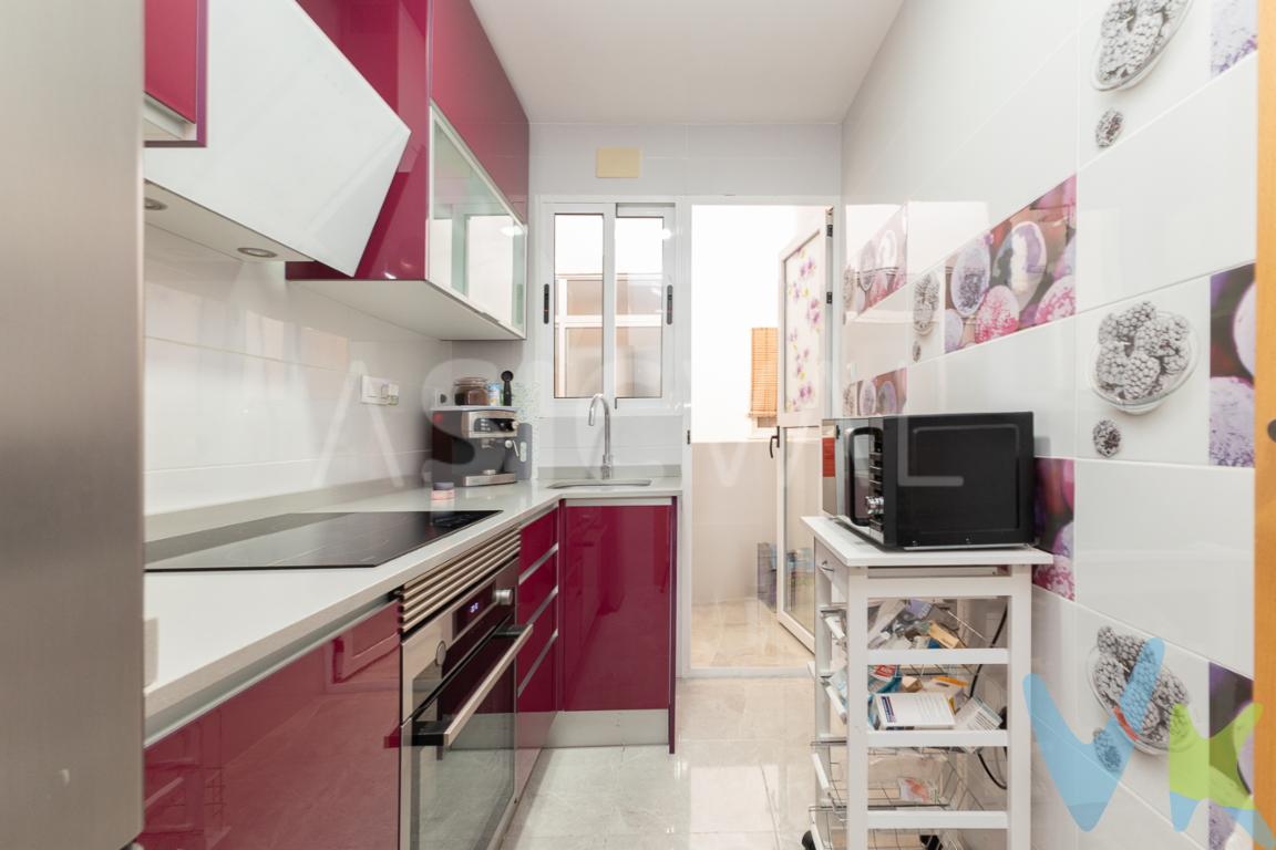 Preciosa vivienda completamente reformada en finca SIN acsensor: 2da altura. Aldaia: Barrio del Cristo, porximo a Consum nuevo, instituto, ayuntamiento, parada de autobús, comercios de barrio, etc... DISTRIBUCIÓN DE LA VIVIENDA: 103mts² construidosrecibidor3 habitaciones dobles, EXTERIORES, conarmarios empotrados (2 de ellas) y AIRE ACONDICIONADO (splits en todas las habitaciones)1 baño completo con duchacocina independientegaleríasalón comedor amplio, con aire acondicionadobalcón CALIDADES DE LA VIVIENDA:fina SIN ascensor. 2da alturasuelo de gresventanas de aluminiosuministros de altamucha entrada de luztodo eléctrico4 SPLIS DE AIRE ACONDICIONADO LA VIVIENDA EN 2DA ALTURA SIN ASCENSOR, CON BUENA UBICACIÓN EN EL BARRIO DEL CRISTO, ES AMPLIA, CÓMODA Y CON MUCHA ENTRADA DE LUZ. CUENTA CON UNA MUY BONITA Y COQUETA REFORMA RECIENTE. LOS IMPUESTOS, GASTOS DE NOTARÍA, REGISTRO Y GASTOS DE AGENCIA NO ESTÁN INCLUIDOS EN EL PRECIO DE VENTA.EL MOBILIARIO, ELECTRODOMÉSTICOS Y DECORACIÓN QUE APARECEN EN LAS FOTOGRAFÍAS DE LA VIVIENDA, NO ESTÁN INCLUIDOS EN EL PRECIO DE VENTA.        