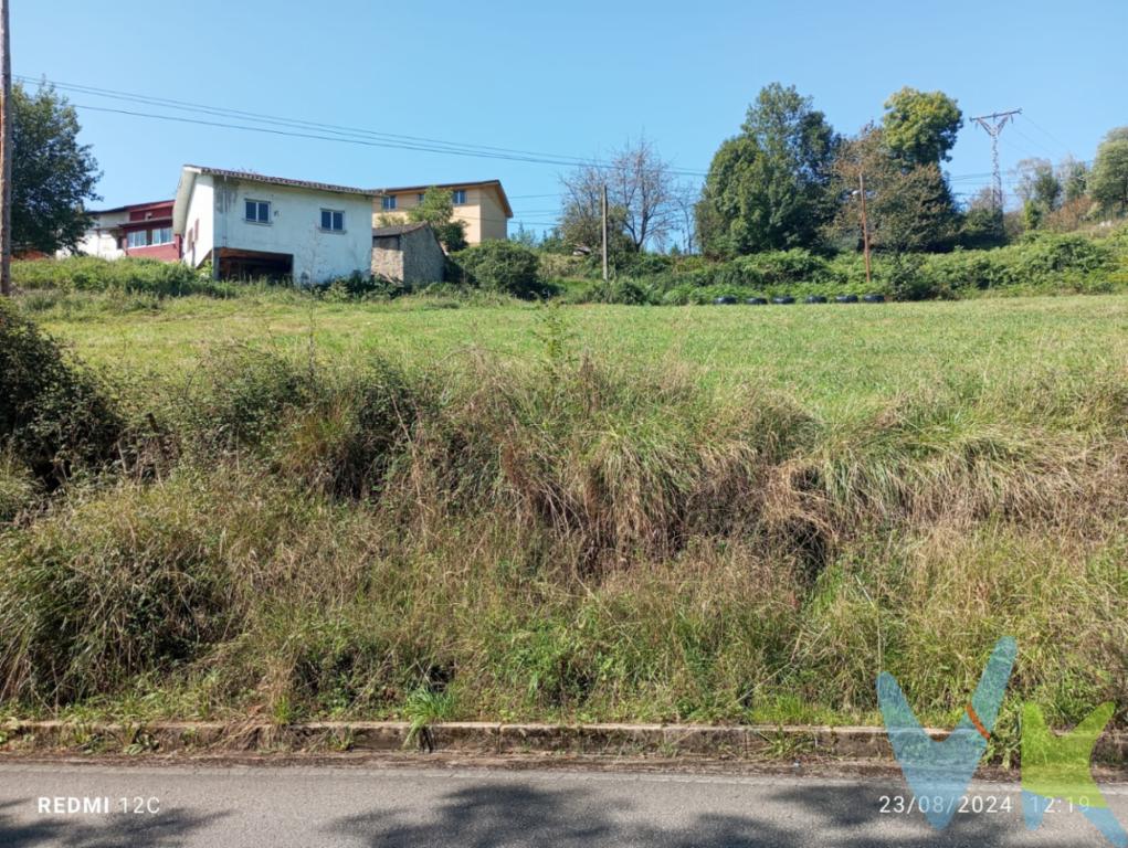 Se vende finca edificable ubicada en Puerto, perteneciente al municipio de Oviedo, distante tan solo 11 km. de la capital y que cuenta con transporte público de autobús urbano de Oviedo, linea G, con una parada a tan solo 100 metros de la finca.La finca tiene 6.265 metros según escritura y 5.539 según catastro, esta calificada como urbana ubicada en nucleo rural disperso, es segregable en dos parcelas, con una superficie mínima de 2.500 metros siendo las dos edificables.Cuenta con una antigua construcción de 152 metros cuadrados que se encuentra para reforma.Agua, luz y saneamiento a pie de finca.La finca linda por el oeste con la carretera que va de Caces a Soto de Ribera y por el este con camino publico.No estan incluidos gastos de ITP, notaria y registro de la propiedad.