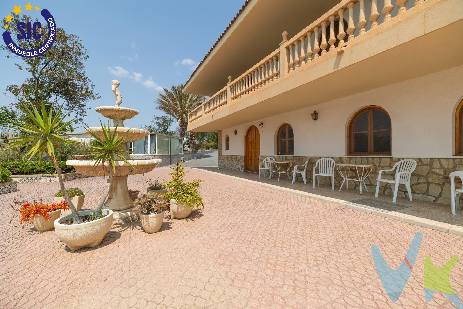 Chalet independiente con parcela y piscina climatizada en venta en Jijona (Alicante) – Zona Arrabal S.U. Ind S-IXA y Espart. Se vende espectacular chalet independiente de dos plantas en una amplia parcela rústica, ideal para quienes buscan privacidad, comodidad y naturaleza en un entorno tranquilo pero bien comunicado. Ubicado en la encantadora localidad de Jijona, famosa por su calidad de vida, su cercanía a la costa y su entorno natural privilegiado. Ubicación: Arrabal S.U. Ind S-IXA y Espart, Jijona (Alicante). ✅ Zona tranquila, rodeada de naturaleza. ✅ A solo 20-30 minutos de Alicante capital y las playas de la Costa Blanca. ✅ Pueblo con encanto, servicios básicos, gastronomía tradicional (famoso por su turrón), y buen acceso por carretera.  . CARACTERÍSTICAS PRINCIPALES DE LA VIVIENDA. •	Superficie construida: dos plantas. •	Parcela de aproximadamente 58.000 m² con olivares y árboles frutales. •	Piscina cubierta y climatizada (18 m x 8 m). •	Calefacción central por gasoil y radiadores de gas natural. •	Suelos de gres porcelánico, carpintería de madera maciza y techos de escayola. •	Acceso y vivienda adaptados para personas con movilidad reducida. •	Certificado energético en regla.  . Distribución:. Planta baja:. •	Gran salón con cocina integrada. •	2 baños completos. •	Despensa, bodega, cuarto de colada y baño adicional con ducha. •	Garaje cerrado y zona pavimentada para varios vehículos. •	Zona deportiva: pista de tenis, solárium y barbacoa independiente. Planta alta (con acceso también independiente):. •	Salón comedor con salida a amplia terraza con vistas a la montaña. •	Cocina comedor equipada. •	4 dormitorios con armarios empotrados. •	1 baño en suite con ducha de hidromasaje. •	Gran terraza con vistas despejadas.  . EXTERIORES Y EXTRAS. •	Jardines cuidados y zonas arboladas. •	Pozo de agua con aljibe propio y dos envases de riego. •	Depósito de gasoil. •	Trastero y plaza de garaje incluida en el precio. •	Vivienda de segunda mano en excelente estado, lista para entrar a vivir.  . VENTA:. PVP 675.000€.  Gastos e impuestos no incluidos en el precio. La compra conlleva impuestos y gastos de formalización para el comprador. A título orientativo se informa que en segundas transmisiones el  ITP  con carácter general en  Valencia  es del  10%, pudiendo existir otros tipos impositivos atendiendo a  las circunstancias  personales del comprador u otras circunstancias previstas legalmente. Base imponible del impuesto el mayor valor entre el precio de compraventa, la tasación o el valor de referencia catastral. En cuanto a los gastos de  notaría y registro, en su caso,  suelen oscilar aprox; entre 1,5% y 2,5% (aranceles variables según precio, n.º de copias y complejidad). El comprador elige notario. Si el comprador precisase de  hipoteca: tasación, condiciones y costes bancarios serán según entidad elegida por el comprador, así como los gastos de gestoría, y cualesquiera otros gastos inherentes a la formalización de la compraventa que legalmente correspondan a la parte compradora, salvo pacto expreso en contrario con el vendedor. El consumidor tiene,  conforme a la normativa vigente, a su disposición información y documentación adicional relativa al inmueble y condiciones de la compraventa, que podrá ser consultada en C/Joaquín Costa 4, bajo 46005 Valencia o urbe2@remax.es. Honorarios de mediación inmobiliaria a cargo del  COMPRADOR: (3% del precio final de venta más IVA (21%), salvo otro pacto.); y  de VENDEDOR (según acuerdo con el mismo). Se informa al consumidor que la agencia actúa como intermediaria inmobiliaria en la operación, estando cualquier eventual compraventa y sus condiciones sujeta a la aceptación expresa del propietario-vendedor y a la posterior formalización del correspondiente contrato.