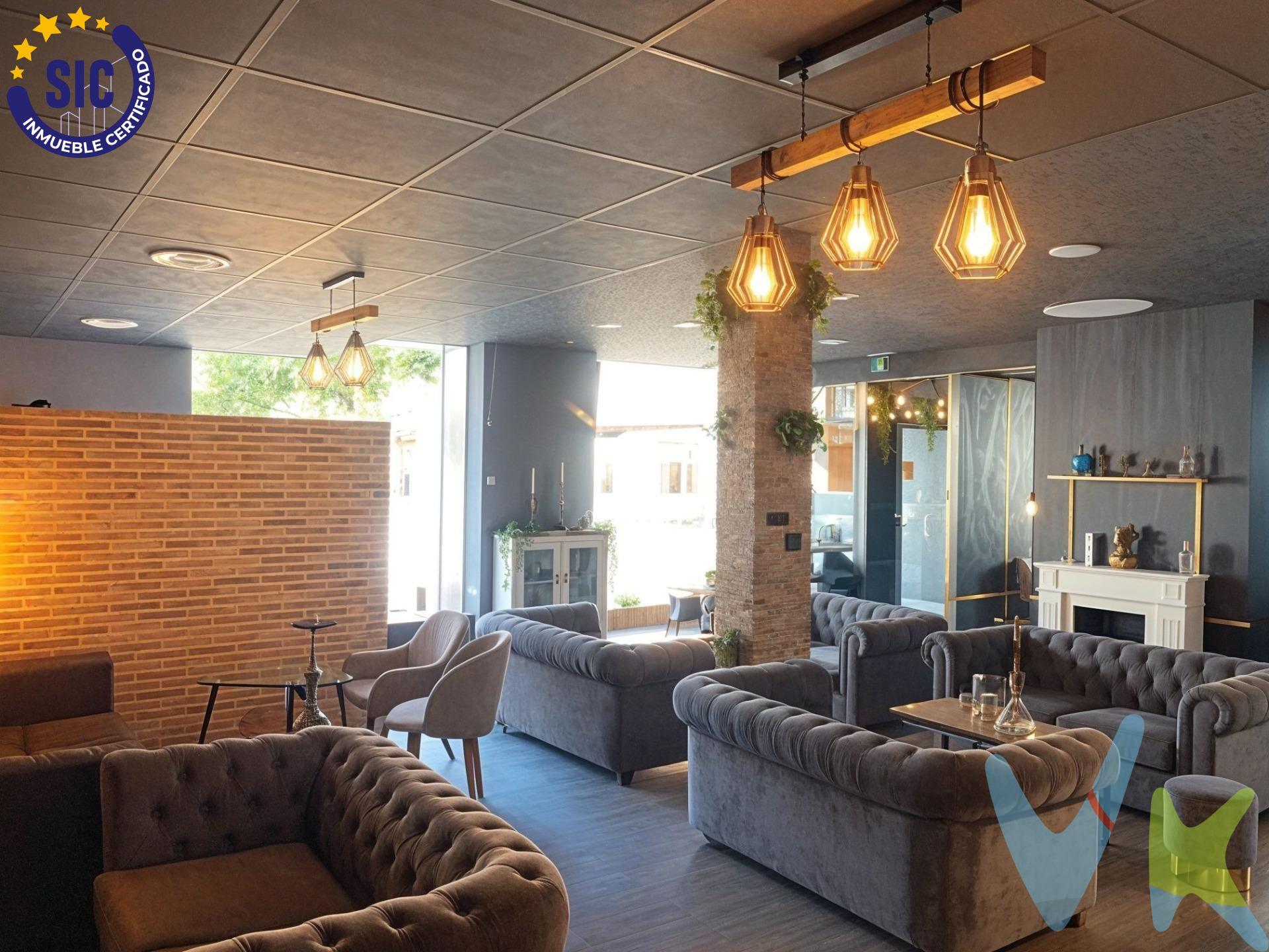 ¿Buscas un negocio listo para operar sin perder meses en burocracia ni impuestos innecesarios? REMAX URBE II te ofrece en exclusiva el traspaso del local con más potencial del Passeig de Carcaixent, el corazón indiscutible del ocio y el ambiente nocturno del municipio. TU MEJOR ACTIVO: UNA SOCIEDAD SANA Y FINANCIABLE. Al adquirir este negocio, te llevas la sociedad mercantil ya constituida, lo que supone una ventaja competitiva y financiera inigualable:. Historial Bancario de 3 Años: La sociedad cuenta con una trayectoria impecable, lo que te otorga un perfil excelente ante entidades bancarias para solicitar crédito o financiación. Contabilidad Saneada: Compras una empresa con las cuentas claras y listas para ser auditadas. Ahorro Fiscal Directo: Optimiza tu inversión gracias a los beneficios fiscales derivados de la transmisión de la sociedad ya operativa. UN LOCAL DISEÑADO PARA MAXIMIZAR INGRESOS. Con 143 m² de diseño moderno, este local no solo es bonito, es una máquina de facturar:. Zona de Reservado Exclusiva: Un espacio privado clave para incrementar los ingresos mediante reservas de grupos, cumpleaños y fiestas privadas. ¡Rendimiento extra asegurado cada fin de semana!. Insonorización y Confort: Local totalmente insonorizado según normativa, equipado con sistema de hilo musical para crear la atmósfera perfecta. Zona de Barra Profesional: Totalmente equipada para un servicio de alta rotación. Equipamiento Completo: Disponemos de un inventario detallado y adjunto que incluye neveras, mesas de trabajo, fregaderos y mobiliario esencial. Certificación Energética B: Eficiencia que reduce tus costes fijos mensuales. UBICACIÓN ESTRATÉGICA. Situado en la zona de mayor afluencia de Carcaixent, su versatilidad te permite explotar cualquier concepto: desde un bar de copas de referencia, hasta una cafetería de diseño o un centro de eventos privados. Condiciones Financieras:. Renta mensual: 1.000 €. Precio de traspaso: 19.999 € (Incluye sociedad, historial financiero y ahorro en impuestos). No dejes que otro inversor se adelante. Si buscas una inversión inteligente, con respaldo bancario y lista para funcionar desde el primer minuto, llama ahora y agenda tu visita. VENTA:. PVP 19.999€.  Gastos e impuestos no incluidos en el precio. La compra conlleva impuestos y gastos de formalización para el comprador. A título orientativo se informa que en segundas transmisiones el  ITP  con carácter general en  Valencia  es del  10%, pudiendo existir otros tipos impositivos atendiendo a  las circunstancias  personales del comprador u otras circunstancias previstas legalmente. Base imponible del impuesto el mayor valor entre el precio de compraventa, la tasación o el valor de referencia catastral. En cuanto a los gastos de  notaría y registro, en su caso,  suelen oscilar aprox; entre 1,5% y 2,5% (aranceles variables según precio, n.º de copias y complejidad). El comprador elige notario. Si el comprador precisase de  hipoteca: tasación, condiciones y costes bancarios serán según entidad elegida por el comprador, así como los gastos de gestoría, y cualesquiera otros gastos inherentes a la formalización de la compraventa que legalmente correspondan a la parte compradora, salvo pacto expreso en contrario con el vendedor. El consumidor tiene,  conforme a la normativa vigente, a su disposición información y documentación adicional relativa al inmueble y condiciones de la compraventa, que podrá ser consultada en C/Joaquín Costa 4, bajo 46005 Valencia o urbe2@remax.es. Honorarios de mediación inmobiliaria a cargo del  COMPRADOR: (3% del precio final de venta más IVA (21%), salvo otro pacto.); y  de VENDEDOR (según acuerdo con el mismo). . Se informa al consumidor que la agencia actúa como intermediaria inmobiliaria en la operación, estando cualquier eventual compraventa y sus condiciones sujeta a la aceptación expresa del propietario-vendedor y a la posterior formalización del correspondiente contrato.