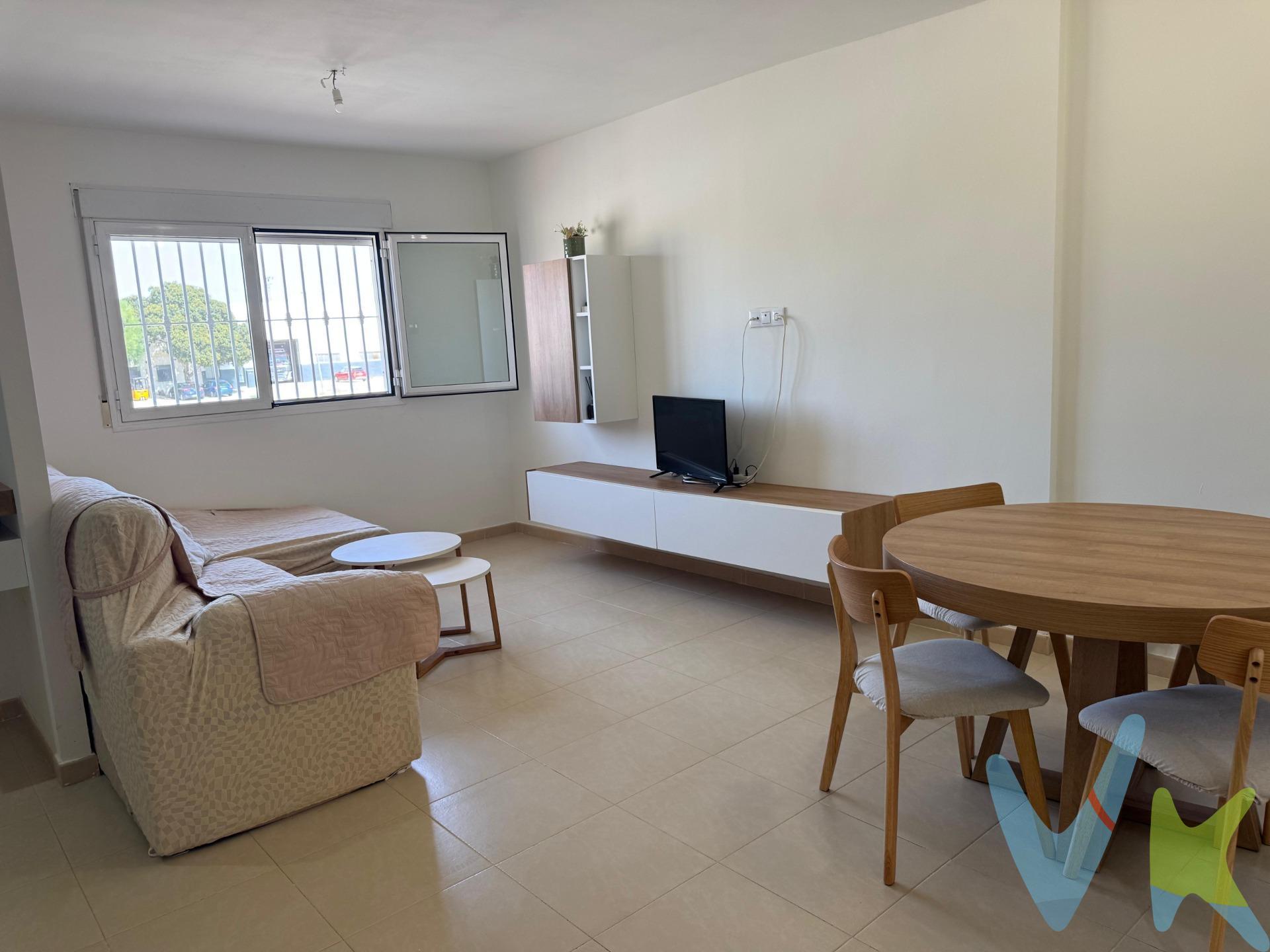 Crea el hogar que siempre has soñado, en este magnífico dúplex en Lorquí, una vivienda pensada para quienes buscan amplitud, comodidad y diferentes espacios tanto interiores como exteriores. La propiedad se distribuye en dos plantas destinadas a vivienda y un amplio sótano de 61 m², ofreciendo una gran capacidad de almacenamiento y múltiples posibilidades de uso. PLANTA BAJA, encontramos un luminoso salón, un espacio agradable y acogedor para disfrutar en familia, además de un baño completo con plato de ducha y una amplia cocina independiente totalmente equipada, con espacio suficiente para el día a día y salida directa a un agradable patio, con un lavadero acristalado, muy práctico para disponer de una zona independiente para las tareas domésticas. Uno de los grandes atractivos de esta vivienda son sus espacios exteriores ajardinados, con una zona de 12,32 m² y otra de 41,06 m², ofreciendo diferentes ambientes para crear una zona de descanso, comedor exterior, área de juegos o disfrutar del aire libre. PLANTA SUPERIOR, la zona de descanso, dispone de tres dormitorios y dos baños completos, el dormitorio principal cuenta con su propio baño completo, aportando privacidad y comodidad, además de disponer de salida a una pequeña terraza, un rincón perfecto para disfrutar de un momento de tranquilidad. SÓTANO, la vivienda dispone de un amplio sótano de 61 m², con puerta de acceso automatizada y comunitaria, un espacio de grandes dimensiones que permite disponer de zona de aparcamiento y, además, ofrece una excelente capacidad para almacenamiento, herramientas, bicicletas, motos u otros usos según las necesidades de cada familia. ¡Ven a visitarla y descubre todo lo que puede ofrecerte!. PVP: 169.000€. No incluye gastos, impuestos y demás gastos legalmente correspondan al comprador: ITP del 7,75% con carácter general; existen excepciones según normativa aplicable (1). Base imponible el mayor valor entre el precio de venta o el valor referencia catastral. Gastos Notaría y Registro: 1.900€ aprox. según complejidad y aranceles vigentes (2). Financiación: gastos de hipoteca, tasación y gatos bancarios a cargo del comprador, según su necesidad y elección. Servicio doble de intermediación: Honorarios inmobiliaria a cargo del comprador: 3% precio final con un mínimo de 3.000€, más IVA (21%), salvo acuerdo contrario tras negociación, no incluidos en PVP. Operación y condiciones de compraventa sujeta a aceptación expresa del vendedor. Para acceder a información y documentación legalmente exigible por el consumidor: https://www.inmotasa.es/consumidor/ .   Comercialización en multiexclusiva: Por mandato expreso del propietario, este inmueble se comercializa en multiexclusiva, lo que garantiza un acceso completo a la información, un servicio profesional y una gestión ordenada, sin interferencias de terceros. Si eres agente inmobiliario y tienes un cliente interesado, estaremos encantados de colaborar.    Una compra tranquila y bien acompañada: Al contactar directamente con nosotros, evitarás molestias innecesarias a la propiedad. Nos encargamos de toda la intermediación, facilitándote la documentación, la información necesaria y un trato cercano, claro y sin complicaciones.  (1) Para una información exhaustiva sobre el funcionamiento, tipos impositivos y bonificaciones del ITP en la Región de Murcia, puedes consultar el portal oficial de la Agencia Tributaria Autonómica en el siguiente enlace: agenciatributaria.carm.es/ITPAJD. (2) Tarifas notariales y registrales reguladas en Anexo I Del Real Decreto 1426/1989 y, Anexo I Del Real Decreto 1427/1989, respectivamente. . 
