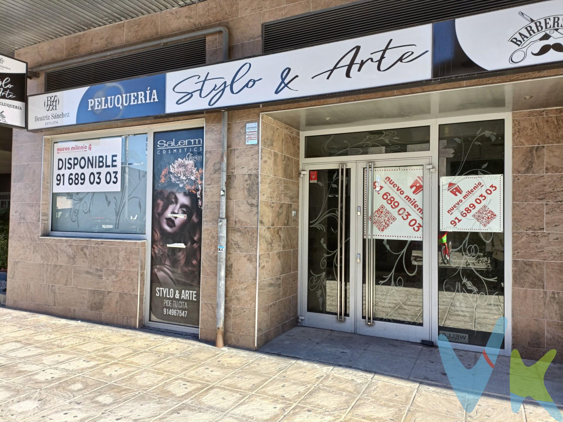 ¡Oportunidad única en el barrio de FUENTE CISNEROS, Alcorcón!. LOCAL COMERCIAL ideal para cualquier tipo de negocio.

Se vende local comercial, cuya última actividad ha sido destinada a peluquería, en una ubicación estratégica en el barrio de Fuente Cisneros, Alcorcón. El local cuenta con una distribución funcional, adaptada a las necesidades propias de su última acividad, pero con grandes posibilidades para ser reconvertido en cualquier otro tipo de negocio. Tiene un frente de fachada hacia la calle Fuente Cisneros de 9 metros lineales.

Cuenta con una superficie útil de 103 m2 distribuida en una gran sala diáfana, varias estancias adicionales y dos aseos, uno de ellos adaptado para personas con discapacidad. Sistema de climatización y ventilación por conductos.

El comprador tendrá un coste adicional de un 2% + IVA del precio publicado, por el servicio de gestión, asesoramiento y formalización del proceso de compra. Este importe no está incluido en el precio publicado en venta.