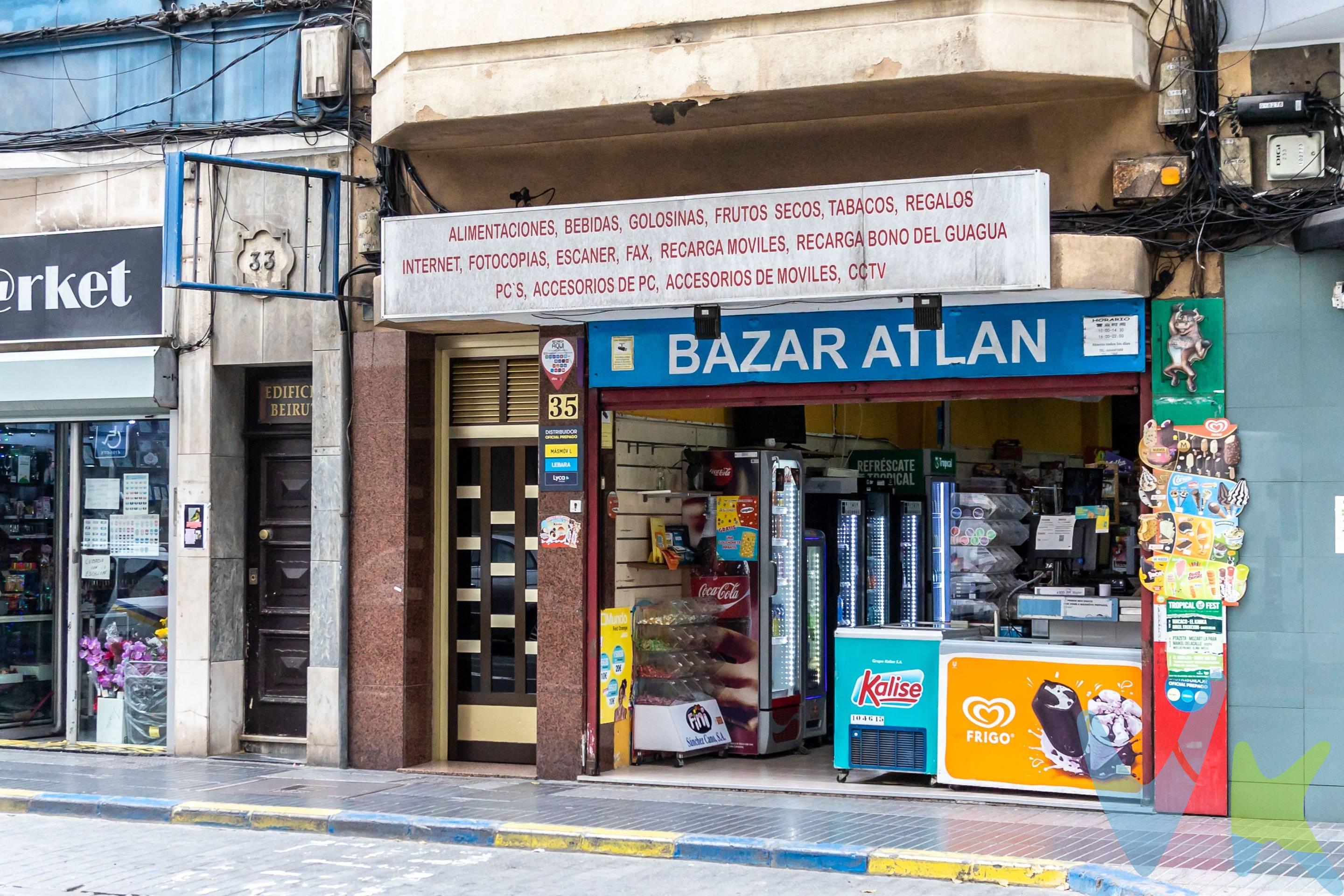 ¡ÚLTIMA BAJADA DE PRECIO! ¡OPORTUNIDAD PARA INVERSORES! ¡APTO PARA LA RIC!. A la venta estupendo local en la calle Juan Rejón con una superficie de 119 m2,  con instalación eléctrica actualizada, almacén y dos aseos. Este local comercial, está ubicado en la calle principal y de más tránsito del Puerto, la calle Juan Rejón, a un paso de la playa de Las Canteras, del Castillo de la Luz y del mercado del Puerto, lo que lo sitúa en una posición estratégica, frente a otros locales en calles menos concurridas. La zona Puerto-Canteras, y en concreto la calle Juan Rejón, está en plena expansión en lo que se refiere a nuevas construcciones de hoteles y apartamentos vacacionales, nuevos locales y comercios, expansión de zonas verdes, muelle deportivo de barcos de lujo, etc. La cada vez mayor afluencia de turistas procedentes de los cruceros que llegan al Puerto de la Luz y los propios vecinos de la zona, garantizan un flujo constante de clientela. Esta inversión ofrece:. 1 - Una rentabilidad garantizada con un inquilino y su negocio afianzado en la zona. El actual contrato de alquiler vence en Junio de 2030 y la renta mensual es de 900€ brutos. Actualmente el local es una tienda de autoservicios, con una antigüedad de más de cinco años y un inquilino puntual en el pago. 2 - La revalorización a futuro del local gracias a la modernización que está viviendo el barrio y a la creciente demanda de nuevas propiedades, las cuales están en valores al alza continuamente. 3 - Libre de cargas y al corriente de todos los pagos e impuestos correspondientes. El precio es 225.000€, también se puede aportar el 70% en un primer pago y el resto a plazos, siendo el precio total 230.000€ si se opta por esta opción. Información: en el precio de venta no se incluyen gastos de notaría, registro e impuestos derivados de la misma. Los datos expuestos son meramente orientativos y se encuentran sujetos a errores u omisiones involuntarias. 