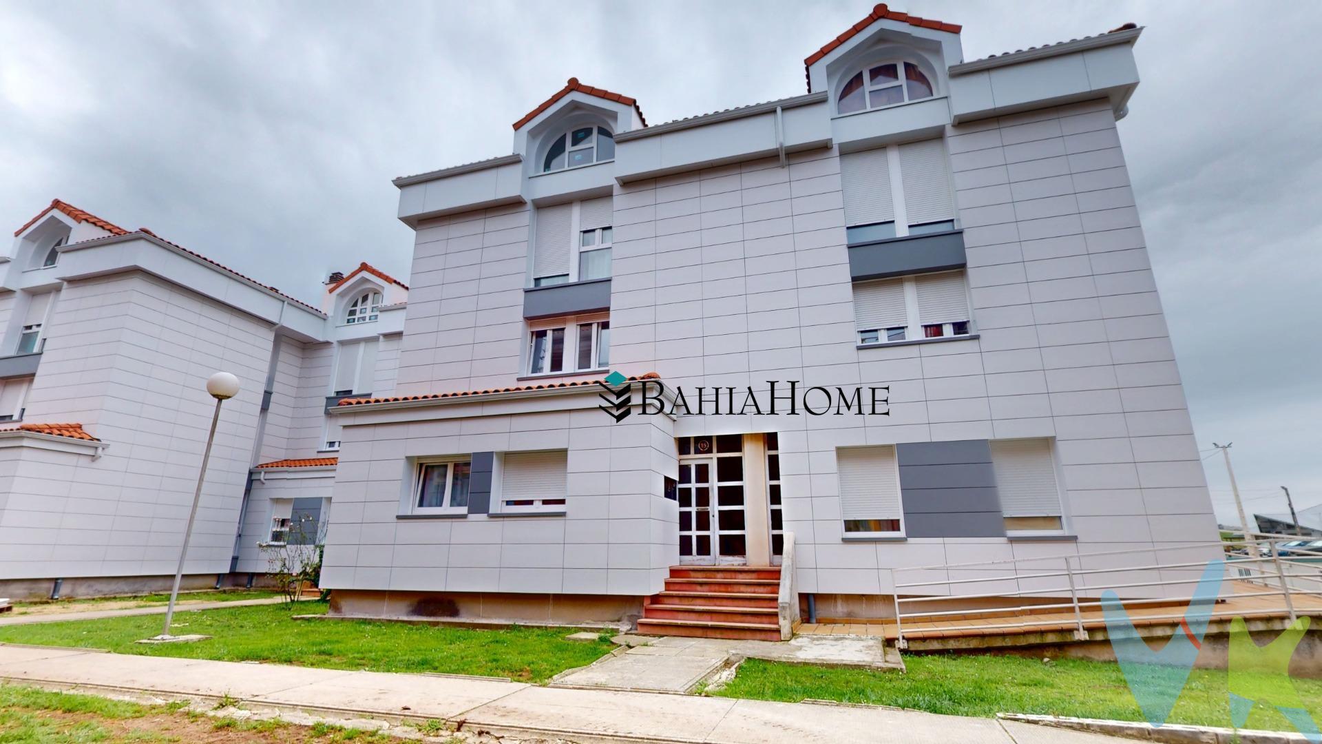 . 🏡 Oportunidad única en la costa de Cuchía (Miengo, Cantabria) 🌊🌿. 📍 Ubicación privilegiada. A solo 1 km de la Playa de Cuchía 🏖️. En el municipio de Miengo, una de las zonas costeras más demandadas de Cantabria 🌅. A 22 km de Santander 🛣️. Cercano a playas como Mogro, Miengo, Cuchía y Liencres 🏄‍♀️. 🧭 Conectividad y servicios. Acceso rápido a la autovía 🚗. Excelentes conexiones hacia Torrelavega, Santander y Bilbao. Rodeado de servicios esenciales para el día a día 🏪. 🏠 Características del piso. ✅ Amplio y luminoso salón con grandes ventanales 🪟🌞. ✅ Cocina independiente completamente amueblada y equipada 🍽️. ✅ Terraza abierta con vistas despejadas 🌄. 🛏️ Distribución. 🛌 3 dormitorios dobles. 🛁 Dormitorio principal tipo suite con baño privado. 🧥 Segundo dormitorio con vestidor y acceso a espacio polivalente (3er dormitorio, despacho..). 🚿 2 baños completos, uno con plato de ducha. 🔝 Además, la vivienda cuenta con un trastero habitable, equipado con suelo de madera, dos ventanas tipo Velux que aportan luz natural, y un cuarto de baño completo con plato de ducha, ideal como espacio adicional de uso flexible (zona de trabajo, habitación de invitados, etc.). 💰 ¿Por qué es una gran oportunidad?. 🧱 Inmueble en excelente estado de conservación. 🌳 Rodeado de naturaleza y mar. 🏖️ Ideal como vivienda habitual o de veraneo. 💵 Precio competitivo en zona costera de alta demanda. 📞 ¡Contáctanos para más información o para agendar una visita!