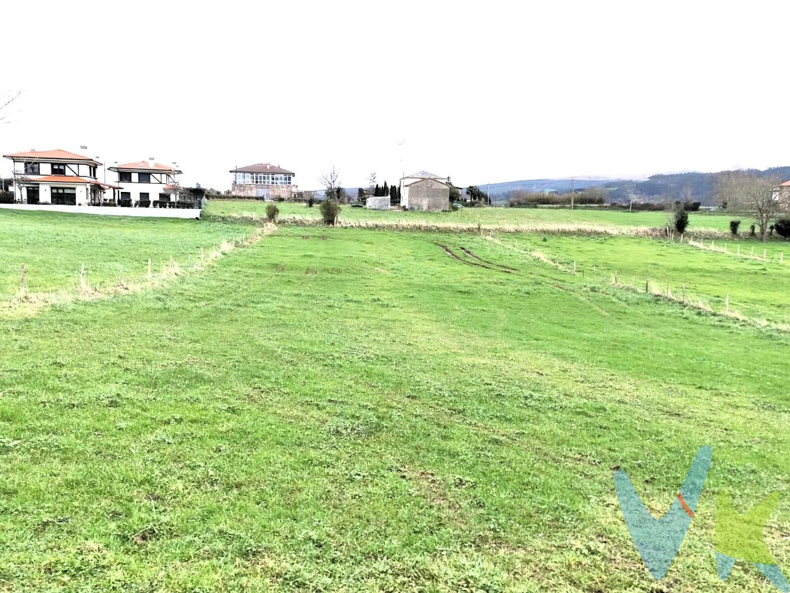 Descubre esta magnífica parcela ubicada en la encantadora localidad de Sobarzo, ideal para hacer realidad el hogar con el que siempre has soñado. Con un porcentaje del 10% de edificabilidad, tendrás todo lo necesario para construir una vivienda a tu medida. La propiedad se caracteriza por su terreno llano y soleado, perfecto para disfrutar al máximo del sol durante todo el día. Además, cuenta con una excelente comunicación gracias a las vías rápidas y autovías cercanas, facilitando así tus desplazamientos hacia cualquier destino. No solo eso; desde aquí podrás deleitarte con impresionantes vistas al valle que te rodea, un verdadero regalo visual cada mañana cuando despiertes en tu nuevo hogar. Este es el lugar donde puedes dar rienda suelta a tus sueños e ideas arquitectónicas mientras disfrutas de la tranquilidad y belleza natural que ofrece este entorno único. Los impuestos, gastos de notaría y registro no estan incluidos en el precio.