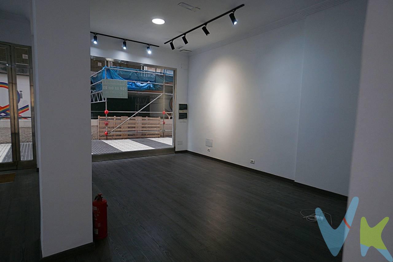 Se alquila local comercial completamente acondicionado en una de las mejores zonas comerciales de Mesa y López, en una calle tranquila y de alto tránsito. El local está listo para entrar a trabajar, con todas las instalaciones en perfecto estado. Cuenta con una iluminación en focos de alta calidad , tarima en perfecto estado, un  amplio probador, baño completo y una plaza de aparcamiento privada en el sótano del edificio para su comodidad. Ideal para cualquier tipo de negocio que busque visibilidad y comodidad en una ubicación privilegiada.  ¡No pierdas la oportunidad de establecer tu negocio en esta excelente zona!. . 