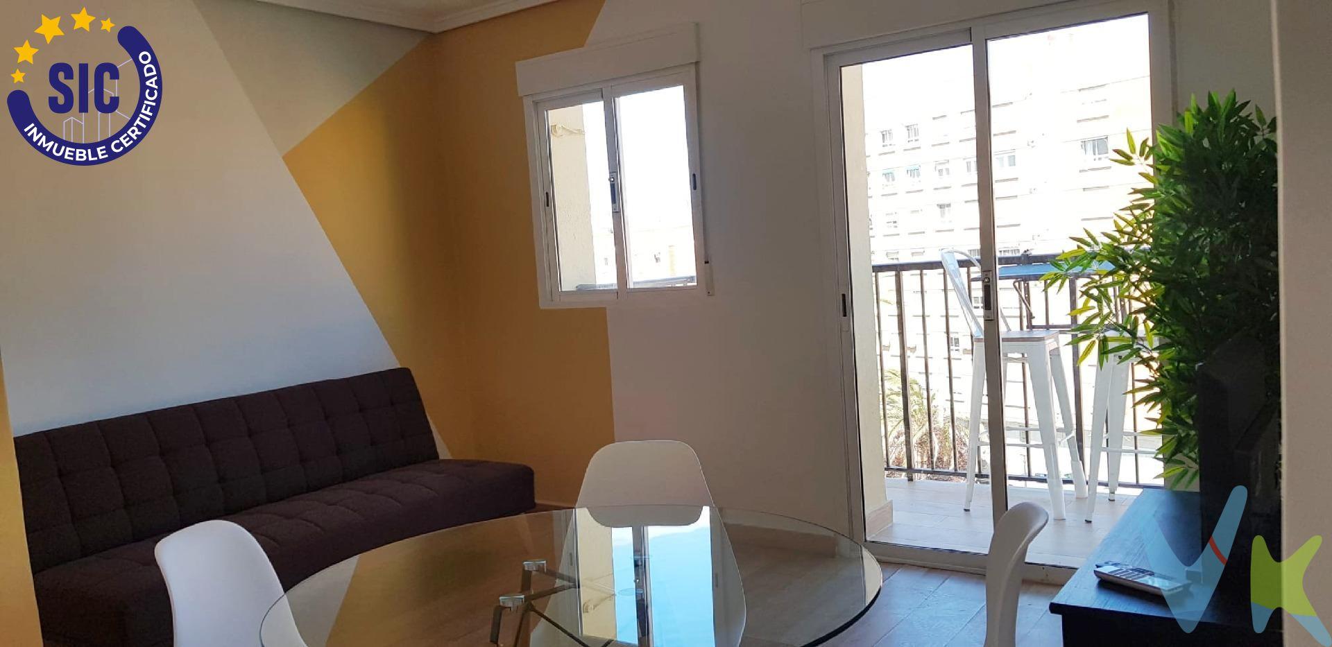 Te presentamos este luminoso piso con vistas despejadas al Edificio del Reloj y la Marina, en el puerto de Valencia, una vivienda que combina calidad de vida, rentabilidad y una ubicación con gran proyección de crecimiento: junto al futuro PAI del Grao, la extensión del Parque del Turia y el nuevo Parque de Desembocadura. 📍 Ubicación privilegiada. A pocos pasos de la playa y próximo  al barrio del Cabanyal y del ambiente vibrante de la Marina: restaurantes, terrazas, mercados, arte y cultura mediterránea todo el año. 🏠 Distribución cómoda y funcional. 3 habitaciones. Cocina equipada con electrodomésticos. Salón acogedor. Baño completo. Balcón con vistas al mar. Aire acondicionado en habitación principal. Quinta planta sin ascensor, perfecta para quienes valoran la tranquilidad, vivienda lista para entrar a vivir desde el primer día. Vivienda actualmente arrendada, con buena inquilina y renta mensual de 1.100,00€/mes. 🌿 Cerca de todos los servicios: transporte público, colegios, hospitales, zonas verdes, centro histórico y playas. La oferta está sujeta a cambios de precio o retirada del mercado sin previo aviso. Este anuncio en su conjunto, incluyendo textos, fotos, imágenes o cualquier otro contenido del mismo, no es vinculante dado que la información es ofrecida por terceros y puede contener errores. Se muestra a título informativo y no contractual. El precio no incluye lo siguiente: Honorarios de la agencia inmobiliaria, impuestos (IVA o ITP) y otros gastos de la Compraventa (notaria, gestoría y registro). Por mandato expreso del propietario, comercializamos este inmueble en exclusiva, lo que le garantiza el acceso a toda la información, a un servicio de calidad, un trato fácil, sencillo y sin interferencias de terceros. Por este motivo, se ruega no molestar al propietario, a los ocupantes de la propiedad o a los vecinos. Muchas gracias por su comprensión. Si usted es agente inmobiliario y tiene un cliente para este inmueble, llámenos: estaremos encantados de colaborar.