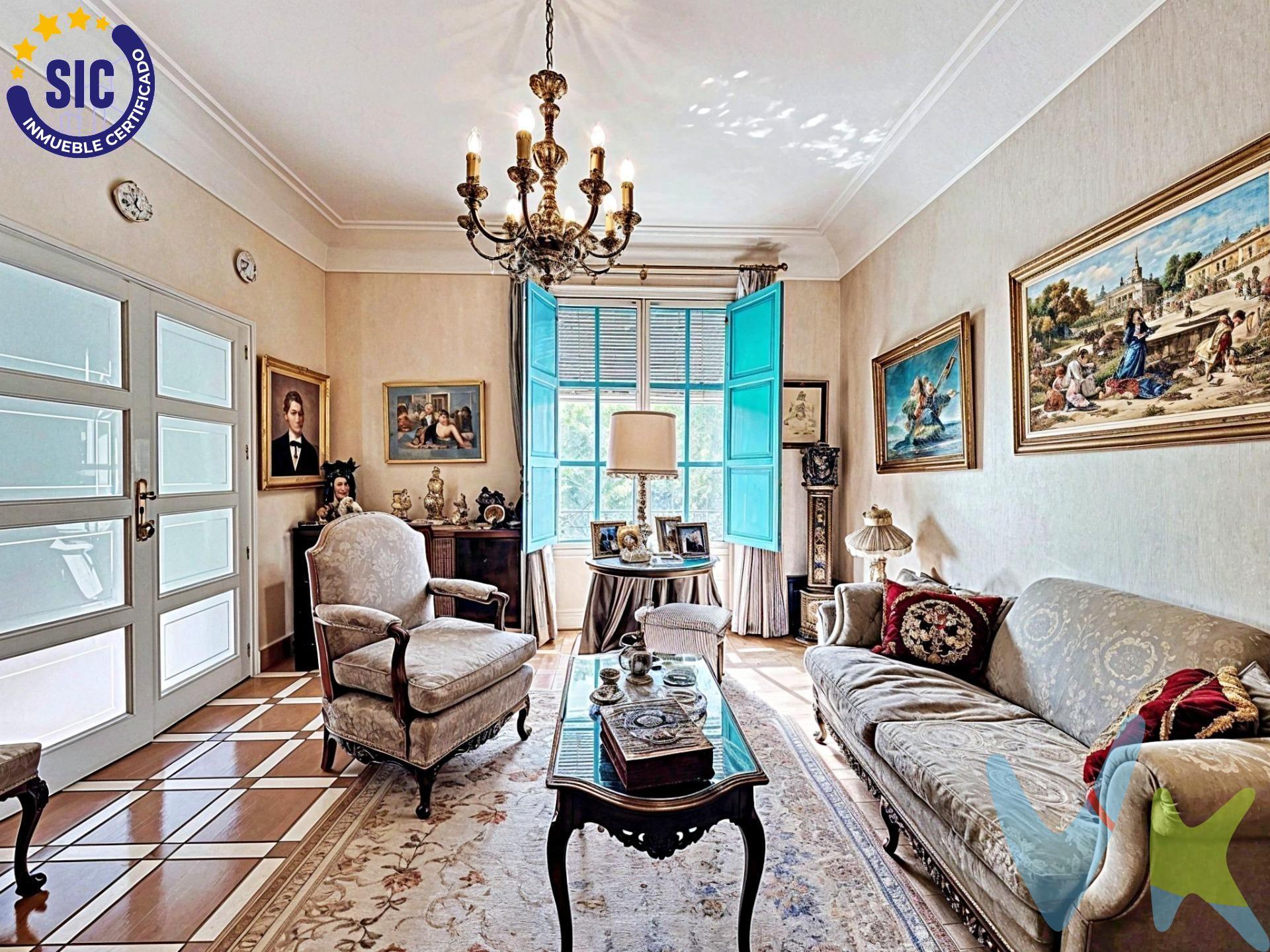 IMPRESIONANTE VIVIENDA EN XÀTIVA: 214 m² de Luz, Carácter y Vistas Panorámicas Únicas. Esta es la oportunidad de VER, SENTIR y VIVIR la elegancia en el corazón de Xàtiva. Ubicada en la prestigiosa Avenida de Selgas, nº 3, te recibe una imponente propiedad de 214 m² donde el encanto clásico y el diseño contemporáneo se fusionan en perfecta armonía. La luz natural te ENVUELVE desde el primer momento, pintando de claridad cada espacio gracias a su doble orientación norte-sur. ASCIENDE hasta el verdadero tesoro: la espectacular terraza comunitaria. Un gran espacio al aire libre exclusivo para solo 8 viviendas, ideal para tus momentos de desconexión o actividad social, y que te regala las mejores vistas panorámicas de la maravillosa ciudad. Siente la solidez y la calidad en cada detalle: la madera maciza de la carpintería interior, los techos altos que aportan amplitud visual, y los ventanales amplios con contraventanas en turquesa. La distribución es un placer para MOVERSE, ofreciendo tres habitaciones dobles que invitan al descanso profundo y dos sencillas, perfectas para un despacho o vestidor. La cocina francesa, amplia y acogedora, está lista para que DISFRUTES del arte culinario. El salón, con sus detalles originales, es el ambiente ideal para compartir y relajarte. Además, la propiedad INCLUYE una plaza de garaje, un auténtico privilegio que te da la LIBERTAD de aparcar sin estrés y sumergirte al instante en la vida vibrante del centro, rodeado de todos los servicios. Ven a DESCUBRIRLA. Una propiedad con alma, carácter y una ubicación inmejorable que tienes que vivir para creer. VENTA:. PVP 320.000€.  Gastos e impuestos no incluidos en el precio. La compra conlleva impuestos y gastos de formalización para el comprador. A título orientativo se informa que en segundas transmisiones el  ITP  con carácter general en  Valencia  es del  10%, pudiendo existir otros tipos impositivos atendiendo a  las circunstancias  personales del comprador u otras circunstancias previstas legalmente. Base imponible del impuesto el mayor valor entre el precio de compraventa, la tasación o el valor de referencia catastral. En cuanto a los gastos de  notaría y registro, en su caso,  suelen oscilar aprox; entre 1,5% y 2,5% (aranceles variables según precio, n.º de copias y complejidad). El comprador elige notario. Si el comprador precisase de  hipoteca: tasación, condiciones y costes bancarios serán según entidad elegida por el comprador, así como los gastos de gestoría, y cualesquiera otros gastos inherentes a la formalización de la compraventa que legalmente correspondan a la parte compradora, salvo pacto expreso en contrario con el vendedor. El consumidor tiene,  conforme a la normativa vigente, a su disposición información y documentación adicional relativa al inmueble y condiciones de la compraventa, que podrá ser consultada en C/Joaquín Costa 4, bajo 46005 Valencia o urbe2@remax.es. Honorarios de mediación inmobiliaria a cargo del  COMPRADOR: (3% del precio final de venta más IVA (21%), salvo otro pacto.); y  de VENDEDOR (según acuerdo con el mismo). . Se informa al consumidor que la agencia actúa como intermediaria inmobiliaria en la operación, estando cualquier eventual compraventa y sus condiciones sujeta a la aceptación expresa del propietario-vendedor y a la posterior formalización del correspondiente contrato.