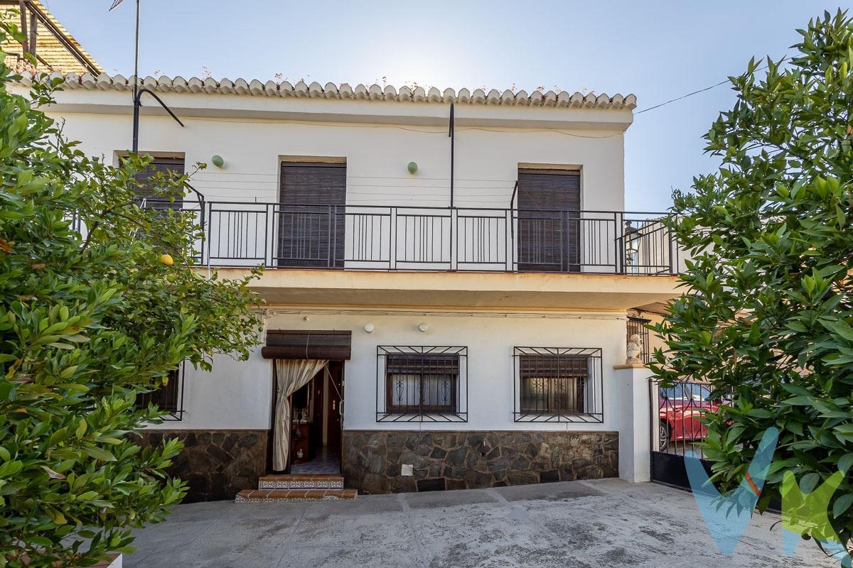 Para vivir en calma es estos días tan acelerados, aquí te ofrecemos esta preciosa casa, con magia especial en el centro de La Zubia, a 10 minutos de Granada, en muy buen estado de conservación, en dos plantas. Consta de 5 dormitorios, uno de ellos en planta baja, dos cocinas, amplio salón y dos baños completos. Patio interior, tres trasteros y otro patio exterior con jardín y algunos árboles frutales así como pequeña piscina (sin depuradora) y cochera, ocupando todo un total de 171 m2 útiles. ¡No lo dudes y llámanos para visitarla!. Ref. N338. * El PVP indicado no incluye impuestos ni gastos de Escritura. * Honorarios agencia no incluidos. * Las superficies expresadas en esta página tienen carácter descriptivo y son aproximadas. * Los precios pueden ser susceptibles de modificación sin previo aviso. * Esta propiedad se vende CON muebles. 