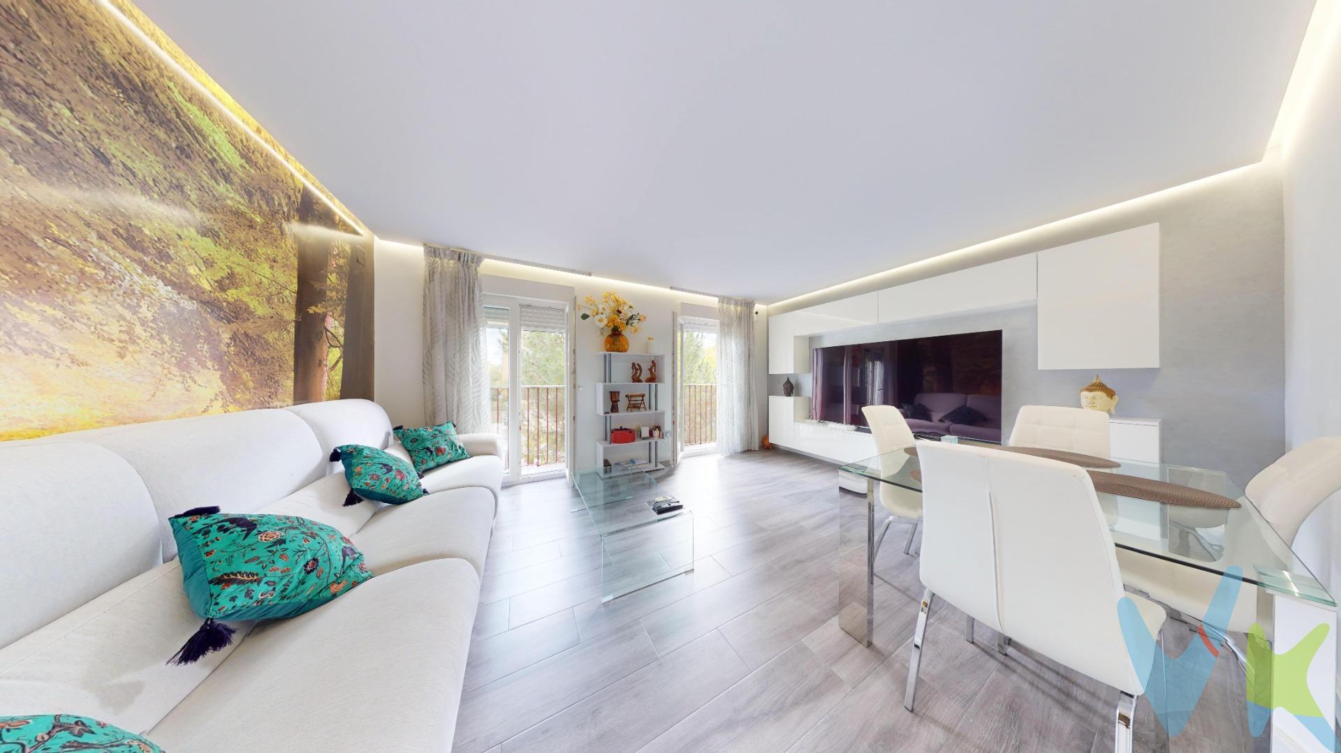 Piso de 98 metros cuadrados de diseño, salón independiente con acceso a dos terrazas, 2 dormitorios dobles con armarios empotrados , anteriormente 3 dormitorios y él principal con vestidor forrado, cocina independiente con balcón y cuarto de baño con plato de ducha con mampara. . Las calidades son las siguientes, suelo radiante mediante aerotermia, suelos de porcelánicos, ventanas de pvc con bastante grosor oscilobatientes, puertas interiores macizas de diseño, puerta exterior blindada, inodoro inteligente eléctrico de la marca Roca, cocina tanto muebles como electrodomésticos de miele, vestidor con sensor de luz y paredes lisas. La finca tiene ascensor y trastero bastante amplio, ITE favorable, próxima inspección 2032. La mejor zona de Entrevías,  con excelente ubicación cercano a Méndez Álvaro y M-30,  varias líneas de autobuses y Renfe, supermercados, centro de salud, farmacias, colegios, guarderías, zonas infantiles, parque Ronda Del Sur con vistas esplendidas a todo Madrid, y para poder pasear a nuestra mascota, varios negocios relacionados con él sector textil y de la hostelería. 30 años en la zona nos avalan, está puede ser la vivienda de sus sueños, no dude en contactarnos para poder visitar la vivienda. En cumplimiento de lo dispuesto en el artículo 20 del Texto Refundido de la Ley General para la Defensa de los Consumidores y Usuarios, en su redacción vigente desde el 28 de diciembre de 2025, se informa expresamente de que el precio publicado no incluye los impuestos ni los gastos adicionales derivados de la compraventa, tales como el Impuesto de Transmisiones Patrimoniales o el IVA en su caso, Actos Jurídicos Documentados, aranceles notariales y registrales u otros gastos inherentes a la operación, los cuales se determinarán en función del precio final de cierre de la compraventa. El precio final ofertado respeta la normativa reguladora de precios que resulte aplicable. Asimismo, la presente operación devengará honorarios de intermediación profesional equivalentes, como máximo, al 5% del precio final de compraventa, más el IVA vigente, que serán abonados por la parte compradora.