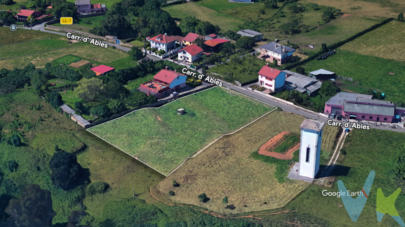 Se vende excelente parcela edificable y totalmente llana situada en la tranquila localidad de Ables, en el concejo de Llanera, una de las zonas más demandadas del centro de Asturias por su cercanía a Oviedo, Gijón y Avilés.📍 Ubicación privilegiada La finca se encuentra en un entorno rural muy cuidado, rodeada de viviendas unifamiliares, con buen acceso rodado y todos los servicios cercanos.📐 Características principales:Superficie aproximada: 3.032 m²Parcela segregable en 2 fincas independientesEdificabilidad: hasta 300 m² por parcelaTerreno prácticamente llano, ideal para construcciónBuen frente a camino/accesoEntorno despejado con vistas abiertas🏡 Ideal para:Construir una vivienda unifamiliar con gran jardínPromotores o inversión (posibilidad de 2 viviendas)Proyecto residencial en zona tranquila pero bien comunicada🌳 Entorno y ventajas: La parcela destaca por su amplitud y forma regular, lo que facilita la división y el aprovechamiento del terreno. En la imagen se aprecia claramente su delimitación, así como el entorno consolidado con viviendas, lo que aporta seguridad urbanística y valor a largo plazo.Además, su orientación y espacio permiten diseñar viviendas con jardín, piscina o zonas de ocio, manteniendo privacidad y vistas despejadas.🚗 Conectividad:A pocos minutos de OviedoRápido acceso a autovíasZona tranquila sin renunciar a servicios💬 Oportunidad única para quienes buscan construir en una zona estratégica de Asturias, con posibilidad de doble aprovechamiento.📞 Para más información o visita, no dudes en contactar.