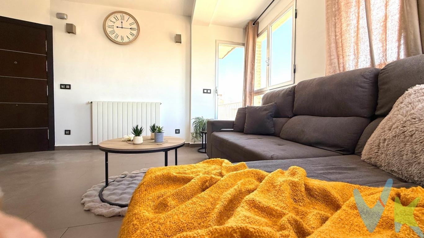  **HAZ DE ELLA, TU HOGAR** Este piso se sitúa en la céntrica zona de Burriana y a 4 km DE LA PLAYA, combinando la practicidad de la vida urbana con un entorno tranquilo y agradable. Su ubicación le permitirá disfrutar de la cercanía al centro de la población y medios de transporte.Con un total de 87 metros construidos, esta vivienda puede ser tu nidito de amor. Al encontrarse en la sexta y última planta de un edificio construido en 1970, este inmueble ofrece vistas al mar  laterales. El inmueble cuenta con dos habitaciones bien iluminadas. La cocina, completamente amueblada, moderna y desenfadada, permite disfrutarla tanto en su vida diaria como al recibir a familiares y amigos, gracias a ese amplio salón que conecta con ella. Otra ventaja a destacar es el balcón, que ofrece un rincón perfecto para tomar el aire fresco. Está equipado con un ascensor, lo que  permite desplazarse de manera cómoda. Este piso se entrega amueblado. Podrá disfrutar desde el primer día sin preocuparse por adquirir mobiliario adicional.Sin duda, se presenta como una buena inversión para poder alquilar, ya sea a una pareja o  una persona. No deje pasar la oportunidad de visitar este piso y comprobar personalmente todas las ventajas que ofrece. Póngase en contacto para programar una visita. Este piso en Burriana es más que un simple lugar donde vivir, es un espacio donde crear recuerdos inolvidables de cada momento en su entorno excepcional.Posibilidad de financiación hasta el 100%, pregúntanos y te haremos un estudio gratuito. Agencia registrada con el nº 1.399 en el Registro Obligatorio de Agentes Inmobiliarios de la Comunidad Valenciana (GVA).Gastos e impuestos no incluidos en el precio. En segundas transmisiones, el comprador deberá abonar el ITP correspondiente (tipo general del 9% en la Comunidad Valenciana), calculado sobre la base imponible que corresponda según la normativa vigente. Asimismo, correrán a su cargo los gastos de notaría, Registro de la Propiedad, tasación y gastos bancarios o de gestoría que, en su caso, se deriven de la operación. El vendedor asumirá los gastos que legalmente le correspondan, salvo pacto contrario.Los honorarios de intermediación inmobiliaria al vendedor no están incluidos en el precio. Para el comprador, los honorarios son del *2,5% + IVA sobre el precio de venta, con un mínimo de 3.000  + IVA*.El consumidor tiene derecho a solicitar información y documentación adicional sobre el inmueble y las condiciones de la compraventa en nuestra oficina de Avenida Rey Don Jaime nº 74, 7ºB, Castellón de la Plana, o llamando al *722 461 985*.  