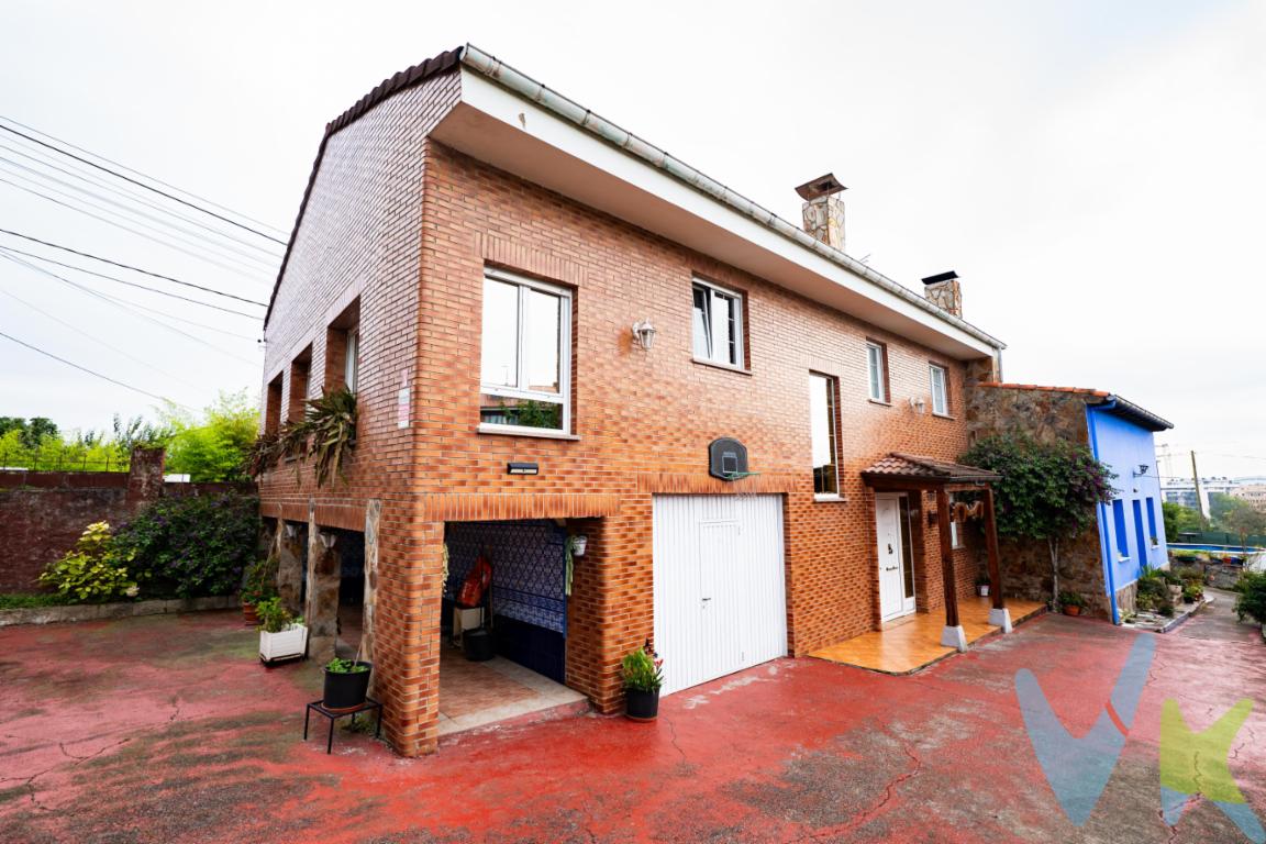 La singular propiedad que tenemos el placer de presentarles hoy en Gijón, en la privilegiada zona de Nuevo Roces, es una casa con todas las características que usted está buscando. Esta propiedad se posiciona como una excelente oportunidad para quienes desean adquirir un hogar en una ubicación excepcional.Con sus 4 habitaciones, esta casa ofrece el espacio perfecto para que usted y su familia puedan disfrutar de su vida diaria de manera cómoda y tranquila. Con mas de doscientos metros útiles, la amplitud de esta propiedad es simplemente impresionante y le da la posibilidad de crear ambientes personalizados y adaptados a su estilo de vida.El edificio en el que se encuentra esta casa, fue reformado en el año 2005. La casa cuenta con una amplia parcela, ideal para aquellos que deseen disfrutar de un espacio exterior en el que relajarse y disfrutar de momentos únicos en familia o con amigos.No sólo la infraestructura de esta vivienda es destacable, sino que también cuenta con todas las comodidades necesarias para una vida diaria sin preocupaciones. El alcantarillado disponible en la zona es una ventaja que no se puede pasar por alto, garantizando así el correcto funcionamiento de los sistemas de drenaje. Además, la cercanía al transporte público, con paradas de autobús en las proximidades, hace que la movilidad sea más sencilla y cómoda.La finca en la que se encuentra esta casa está completamente cerrada de muro con altura, proporcionando así seguridad y privacidad a sus futuros propietarios. No hay duda de que este es un aspecto importante a tener en cuenta a la hora de buscar un hogar, y este inmueble cumple con creces con esta característica.Por si fuera poco, esta casa también cuenta con una zona ajardinada, donde podrá relajarse y disfrutar de la naturaleza sin tener que salir de su hogar. Un oasis de paz y tranquilidad al que podrá acudir siempre que lo desee, en cualquier momento del año.CARACTERISTICAS4 habitacionesCocina independienteBaño de cortesía en planta bajaAmplio salón comedorCaldera de gas oilGaraje para dos vehículos con ventilación y luz naturalCocina y comedor en planta inferior, ideal para reuniones informales.Armarios empotrados en las habitaciones superiores.Caseta de aperos exterior y leñeraSi le interesa conocer más detalles sobre esta propiedad, no dude en ponerse en contacto con nosotros.  Estaremos encantados de resolver todas sus dudas y preguntas, y acompañarle en la visita a esta casa que tiene todo lo necesario para convertirse en su hogar ideal. No espere más, ¡venga a visitarla y descubra por usted mismo todas las ventajas que esta propiedad tiene para ofrecerle!En el precio no están incluidos gastos de notaría, registro de la propiedad e impuesto de transmisiones patrimoniales (ITP)  