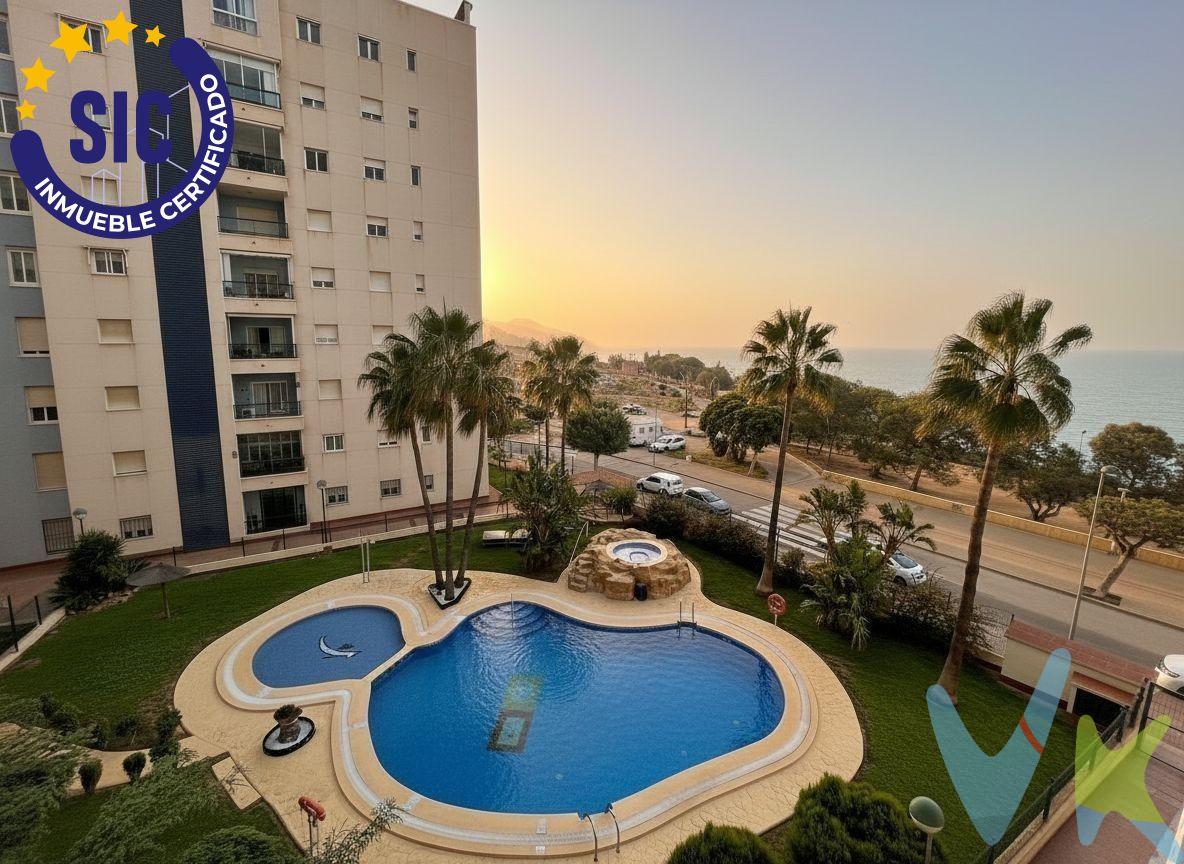 Vive donde otros sueñan con veranear. Este espectacular inmueble ofrece la oportunidad de disfrutar de un estilo de vida mediterráneo inigualable, en una ubicación privilegiada y con todas las comodidades de una urbanización de lujo. Ubicación Privilegiada y Entorno Natural. Situado en Primera Línea de Mar, con acceso directo a la tranquila Playa del Torres. Disfrute de la calma de un entorno natural con amplias zonas de paseo costero, sin renunciar a la conexión urbana: a tan solo 4 km de la vibrante Benidorm. Una localización estratégica que garantiza calidad de vida y una revalorización constante. Espacios Diseñados para el Confort. La propiedad se entrega totalmente amueblada y equipada, lista para entrar a vivir o para empezar a disfrutarla como segunda residencia desde el primer momento:. Distribución: Dos amplias habitaciones y dos baños completos. Luminosidad: Salón-comedor con grandes ventanales que inundan la casa de luz natural. Vistas Panorámicas: Una terraza privada con vistas directas al mar y a la piscina, el rincón perfecto para desconectar. Servicios de Alto Nivel. El precio incluye plaza de garaje y trastero, dos activos esenciales que aportan comodidad y valor añadido. Además, la comunidad ofrece instalaciones de primer orden:. Piscina y solárium con vistas. Gimnasio totalmente equipado. Servicio de conserjería para su total tranquilidad. Nota para Inversores: Aunque la propiedad se proyecta para su venta libre de ocupantes, existe la posibilidad de adquirirla con el inquilino actual (solvente y con contrato vigente). Esto permite obtener una rentabilidad inmediata y probada desde el día uno, convirtiéndolo en un activo inmobiliario seguro y sin periodos de carencia. VENTA:. PVP 249.000€.  Gastos e impuestos no incluidos en el precio. La compra conlleva impuestos y gastos de formalización para el comprador. A título orientativo se informa que en segundas transmisiones el  ITP  con carácter general en  Valencia  es del  10%, pudiendo existir otros tipos impositivos atendiendo a  las circunstancias  personales del comprador u otras circunstancias previstas legalmente. Base imponible del impuesto el mayor valor entre el precio de compraventa, la tasación o el valor de referencia catastral. En cuanto a los gastos de  notaría y registro, en su caso,  suelen oscilar aprox; entre 1,5% y 2,5% (aranceles variables según precio, n.º de copias y complejidad). El comprador elige notario. Si el comprador precisase de  hipoteca: tasación, condiciones y costes bancarios serán según entidad elegida por el comprador, así como los gastos de gestoría, y cualesquiera otros gastos inherentes a la formalización de la compraventa que legalmente correspondan a la parte compradora, salvo pacto expreso en contrario con el vendedor. El consumidor tiene,  conforme a la normativa vigente, a su disposición información y documentación adicional relativa al inmueble y condiciones de la compraventa, que podrá ser consultada en C/Joaquín Costa 4, bajo 46005 Valencia o urbe2@remax.es. Honorarios de mediación inmobiliaria a cargo del VENDEDOR (según acuerdo con el mismo). Se informa al consumidor que la agencia actúa como intermediaria inmobiliaria en la operación, estando cualquier eventual compraventa y sus condiciones sujeta a la aceptación expresa del propietario-vendedor y a la posterior formalización del correspondiente contrato.