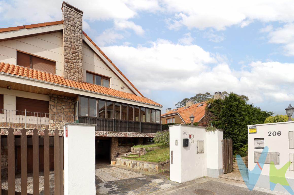 Exclusivo Chalet en Gijón: Tu refugio junto al mar 🌊 Descubre el equilibrio perfecto entre lujo y comodidad en este chalet único a pasos de la playa y con excelente conexión de bus. Una propiedad diseñada para quienes buscan calidad de vida en una ubicación privilegiada.Lo que te enamorará:Espacios de descanso: 4 amplias habitaciones. La suite principal destaca por su elegancia, armarios empotrados y baño privado.Zona social: Gran salón con chimenea que fluye hacia una espectacular terraza acristalada, ideal para disfrutar todo el año.Modernidad: Cocina recientemente reformada con diseño funcional y actual.Comodidad total: 3 baños completos, un aseo de cortesía, zona de lavandería y garaje para 3 coches.Luz natural, amplitud y la brisa marina a la vuelta de la esquina. Una oportunidad única de vivir donde siempre soñaste.¡Ven a conocer tu futuro hogar! 🏠✨Gastos e impuestos no incluidos en el precio. A título orientativo, en segundas transmisiones, el comprador abonará el Impuesto sobre Transmisiones Patrimoniales (ITP). Para consultar los porcentajes del ITP en Asturias puede hacerlo a través de la web oficial de servicios tributarios del Principado de Asturias https://sede.tributasenasturias.es/sites/sede/default/es_ES/Que-quieres-hacer/Transmisiones-Patrimoniales-y-AJD. La base imponible será el mayor valor entre precio de compraventa, tasación o valor de referencia catastral. Gastos de notaría y registro según aranceles variables según precio, número de copias y complejidad.El comprador escoge libremente notario. El vendedor asume la plusvalía y el resto de gastos son del comprador. Si se precisa hipoteca: Tasación, condiciones y costes bancarios según entidad elegida por el comprador; así como los gastos de gestoría y cualesquiera otros inherentes a la formalización de la compraventa. De acuerdo con la ley, no se incluyen en el precio otros gastos o tributos que legalmente correspondan al comprador. Honorarios de intermediación inmobiliaria a cargo del vendedor y honorarios de mediación inmobiliaria del 2% más I.V.A. a cargo del comprador.El consumidor tiene derecho, conforme a la normativa vigente, a disponer de información y documentación adicional relativa al inmueble y condiciones de la compraventa, accesible en la sede física de la Agencia Domingo en Avenida Hermanos Felgueroso 1 o Marqués de casa Valdés 7 bajo, de Gijón, o a través del correo electrónico info@agenciadomingo.com. La agencia actúa exclusivamente como intermediaria en la operación. Cualquier compraventa y sus condiciones quedan sujetas en todo caso a la aceptación expresa del vendedor del inmueble y a la posterior formalización del correspondiente contrato. El presente anuncio tiene carácter meramente informativo; la información suministrada se corresponde con la disponible a la fecha de publicación, pudiendo variar en función de las circunstancias o actualizaciones legales, contractuales y fiscales.