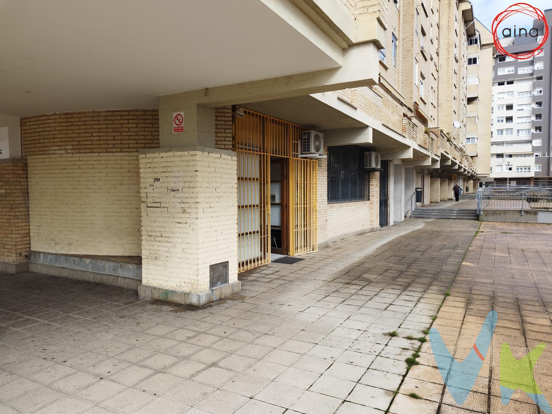 ¿Estás pensando en montar una peluquería con una cartera de clientes muy fiel? ¡Esta es tu oportunidad! . Ofrecemos, por jubilación de la propiedad, en venta, este Local comercial en Zizur Mayor, en la zona de Santa Cruz de Ardoi (concretamente en la tercera plaza) junto a todos los servicios (a un paso de las escuelas, polideportivo, piscinas municipales, farmacias, cafeterías..) , en una muy buena zona donde transitan muchos posibles clientes. Se trata de un Local distribuido de la siguiente forma: Conforme entramos al local tenemos a mano izquierda la zona de atención al público y lugar de trabajo, a mano derecha encontramos una zona de espera para clientes y al fondo de la misma un pequeño vestuario tapado con una cortina con acceso al aseo de casi 2 m2 y un almacén donde almacenar los productos. Se trata de un Local de 37 m2 construidos y 33 m2 útiles que lleva en funcionamiento muchos años y que cuenta con una amplia cartera de clientes fieles de toda la vida que también se traspasaría junto con el local. La oportunidad perfecta de comenzar con el negocio que siempre has soñado manteniendo una buena clientela,. Llámanos para hacer una visita ¡seguro que te encaja!. (Datos meramente informativos sin valor contractual. El PVP indicado no incluye impuestos ni gastos de transmisión)