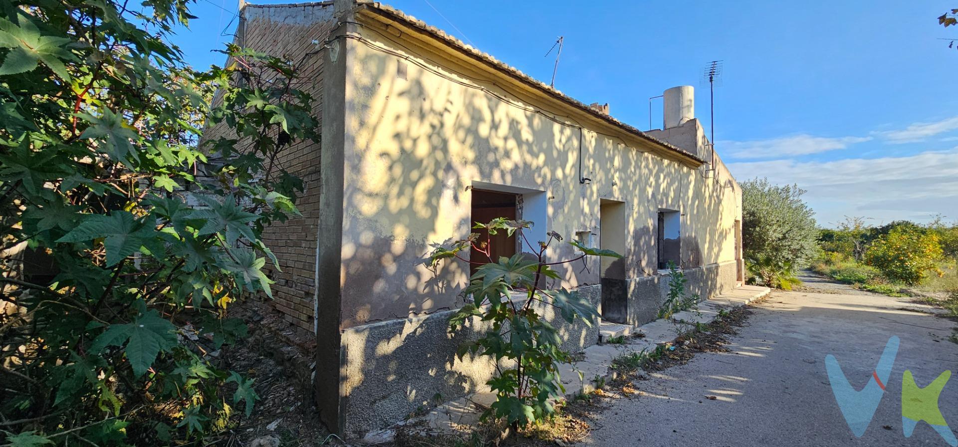 Crea tu espacio de ocio que siempre has soñado, en ésta casa para reformar, que tiene terrenos rústicos en producción y terrenos industriales, pertenecientes a plan general de ordenación ZI-Bj2 en Beniajan, en la zona de la huerta. Estarás rodeado de huerta y con posibilidades de explotar huerto agrícola. Ésta propiedad está compuesta por casa para reformar, de 150m2, terrenos rústicos que suman 6.768m2 y suelo industrial ZI-Bj2, que suman 4.691m2. 📞 Solicita información sin compromiso y te facilitamos todo. 🔑 Comercialización en multiexclusiva. Por mandato expreso del propietario, este inmueble se comercializa en multiexclusiva, lo que garantiza un acceso completo a la información, un servicio profesional y una gestión ordenada, sin interferencias de terceros. Si eres agente inmobiliario y tienes un cliente interesado, estaremos encantados de colaborar. Contáctanos sin compromiso. 🤝 Una compra tranquila y bien acompañada. Al contactar directamente con nosotros, evitarás molestias innecesarias a la propiedad. Nos encargamos de toda la intermediación, facilitándote la documentación, la información necesaria y un trato cercano, claro y sin complicaciones. Te informaremos con total transparencia de todos los aspectos de la compra, incluidos gastos y honorarios de agencia para que tomes decisiones con calma y seguridad. Nuestra forma de trabajar se basa en algo muy sencillo:. Calma → la tranquilidad de comprar tu vivienda con acompañamiento profesional en todo el proceso con nosotros. ℹ️ Información legal. La descripción del inmueble y las imágenes publicadas tienen carácter meramente informativo y no contractual. El precio ha sido fijado por la propiedad y podría sufrir variaciones hasta su formalización en contrato de compraventa. 💰 Gastos de la compra. - Impuestos (ITP). o Con bonificación: 3%. o Sin bonificación: 7,75%. - Notaría y registro: aprox. 1.000 €. - Honorarios de agencia: 3% + IVA, con un mínimo de 3.000 € + IVA. (No incluidos en el precio de venta). ¡Oye, agente inmobiliario! Si estás leyendo este texto y te gusta, te desafiamos a ser creativo y sorprendernos con una adaptación original. ¡Nada de copiar y pegar, queremos ver tu ingenio en acción!. Cuando te pongas en contacto con nosotros, te informaremos de los gastos que no están incluidos en el precio, gastos de compraventa y honorarios de agencia, y te ayudaremos para que tu proceso de compra con nosotros se convierta en #CALMA: Estado ideal de tranquilidad que tendrás al comprar tu casa con nosotros. Por último, te vamos a contar una cosa: Los propietarios han confiado en exclusiva en nosotros y nos han contratado para que les ayudemos a vender uno de los bienes más apreciados, su casa, su hogar. Esto para ti, como comprador, será una garantía, ya que tendrás acceso a un servicio de calidad, un trato fácil, sencillo y sin interferencias de terceros. Por eso, te vamos a pedir un favor, habla con nosotros, no los molestes, te vamos a ayudar en caso de interés en todo el proceso y te vamos a facilitar toda la documentación e información que precises. Como ya te habíamos dicho, ¡ Un servicio de calidad!