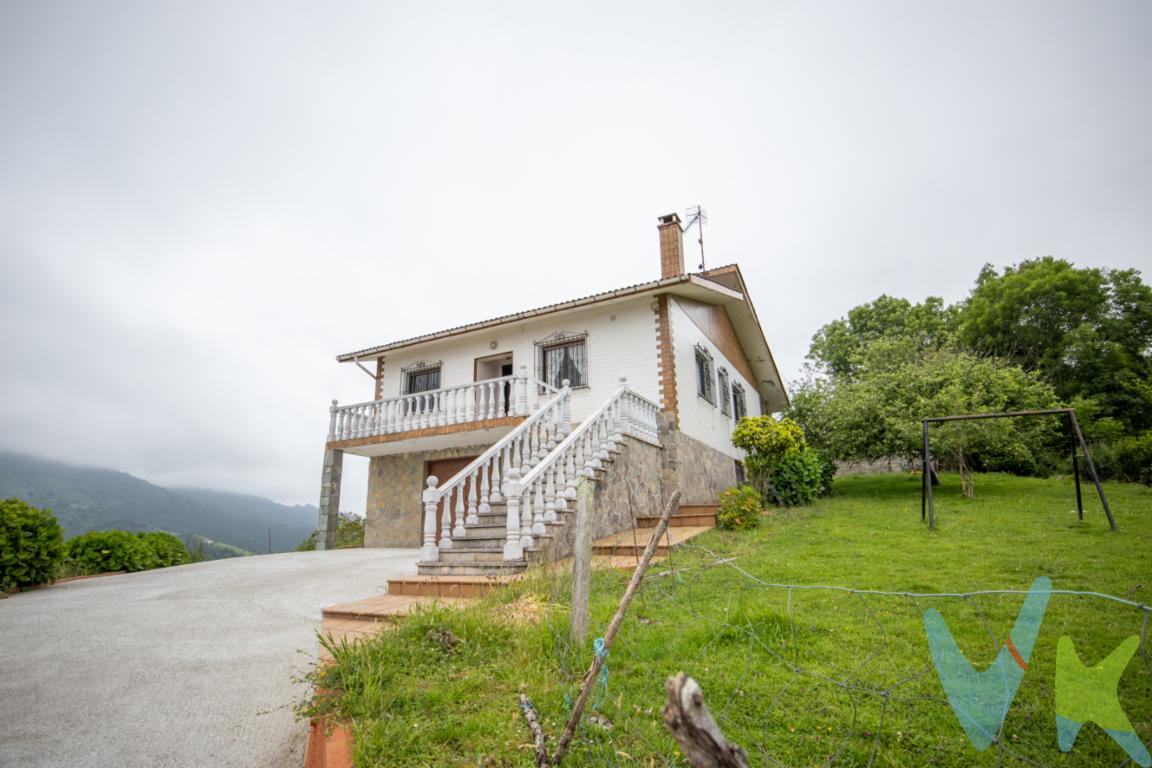 Casa en venta Carrandi Colunga: ¡Una Joya con Vistas al Mar y a la Montaña!¡Descubre la vida soñada en Colunga! Te presentamos esta espectacular casa con vistas al mar y la montaña, donde la tranquilidad y el confort se fusionan en cada rincón.Con 3 habitaciones amplias, salón con chimenea y acceso directo a una terraza cubierta con vistas al jardín.Cocina independiente con gran capacidad de almacenaje con vistas al jardín. Baño completo. Esta vivienda es perfecta para compartir momentos únicos con familia y amigos. Además, cuenta con un amplio garaje con cocina, ideal para los días de verano, dos trasteros y un jardín que invita a relajarse al aire libre.Desde sus terrazas podrás disfrutar de amaneceres inolvidables con vistas a la playa de la Isla y las montañas asturianas. Todo esto en un entorno natural que te conecta con lo mejor de la naturaleza.Construida en 1977 y cuidada con mimo, esta joya está lista para ser personalizada a tu estilo y convertirse en tu refugio de ensueño.El entorno natural es una de las joyas de esta propiedad, ya que se encuentra situada en una extensa parcela que brinda múltiples posibilidades. La zona ajardinada es perfecta para disfrutar al aire libre, ideal para quienes buscan un rincón donde relajarse y disfrutar de la naturaleza.Cada rincón de esta casa ha sido concebido para ofrecer una experiencia de vida única y confortable, en un marco inigualable. La combinación de sus características, como su ubicación maravillosa con vistas al mar y su espacioso terreno, constituye una opción ideal, ya sea como vivienda principal o como una segunda residencia para disfrutar de escapadas en cualquier época del año.A tan solo 10 minutos en coche de la espectacular Playa de la Isla. A 10 de Playa de La Espasa. A10 de Caravia. A 30 de Gijón. Resulta impensable dejar pasar la oportunidad de visitar esta vivienda de ensueño, donde la fusión del mar y la montaña ofrece un entorno incomparable. Se invita a los interesados a contemplar con sus propios ojos la belleza y potencial de esta propiedad en Colunga, sabiendo que pocas oportunidades ofrecen tanto en un solo lugar. Contáctenos para concertar una visita y experimentar de primera mano el encanto de este hogar.¿Te imaginas despertar cada día con vistas al mar? No dejes pasar esta oportunidad única. ¡Contáctanos y ven a descubrirlo! 