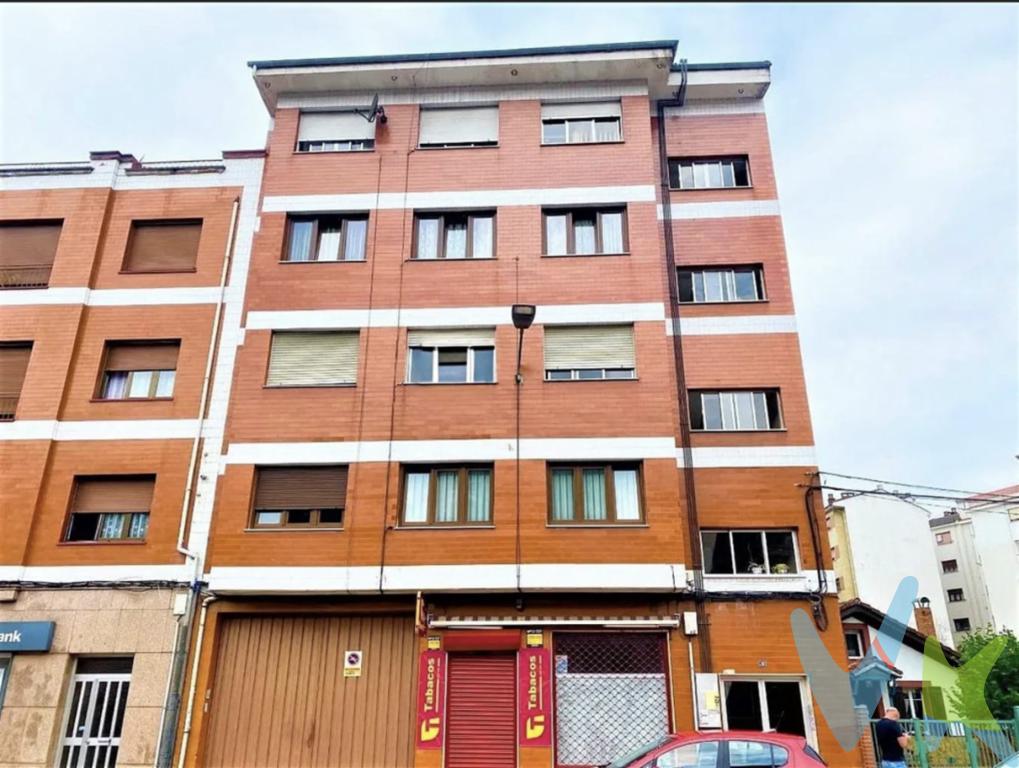 🏡 Piso en venta con inquilina en Blimea (San Martín del Rey Aurelio)Se vende piso situado en la Avenida Libertad, en pleno centro de Blimea, una zona tranquila, bien comunicada y con todos los servicios a pie de calle.Actualmente el inmueble se encuentra alquilado, no visitable, con contrato vigente hasta finales de 2027, lo que lo convierte en una opción muy interesante para inversores que buscan rentabilidad.El piso cuenta con 84 m² construidos y se distribuye en:Tres habitaciones de buen tamaño.Salón comedor amplio y exterior, con buena entrada de luz.Un baño completamente reformado.Cocina independiente y luminosaLa vivienda es totalmente exterior, con buena orientación y estancias espaciosas. Su estado permite entrar a vivir, aunque ofrece la posibilidad de realizar mejoras y adaptarlo en el futuro según las necesidades del comprador.💶 Precio de venta: 37.900 EUR➡️ Importante: El edificio tiene pendiente de aprobación una derrama que se estima en aprox. 17.000 EUR por vecino.Una excelente oportunidad de inversión en el corazón de Asturias, en un entorno natural con muy buena comunicación por carretera y transporte público.📞 Contacta con nosotros para más información sobre condiciones y visitas.La oferta está sujeta a cambios de precio o retirada del mercado sin previo aviso. Este anuncio en su conjunto, incluyendo textos, fotos, imágenes o cualquier otro contenido del mismo, no es vinculante dado que la información es ofrecida por terceros y puede contener errores. Se muestra a título informativo y no contractual. El precio no incluye impuestos (IVA, ITP...) y otros gastos de la Compraventa (notaria, gestoría y registro).Por mandato expreso del propietario, comercializamos este inmueble en exclusiva, lo que le garantiza el acceso a toda la información, a un servicio de calidad, un trato fácil, sencillo y sin interferencias de terceros. Por este motivo, se ruega no molestar al propietario, a los ocupantes de la propiedad o a los vecinos. Muchas gracias por su comprensión. Si usted es agente inmobiliario y tiene un cliente para este inmueble, llámenos: estaremos encantados de colaborar.