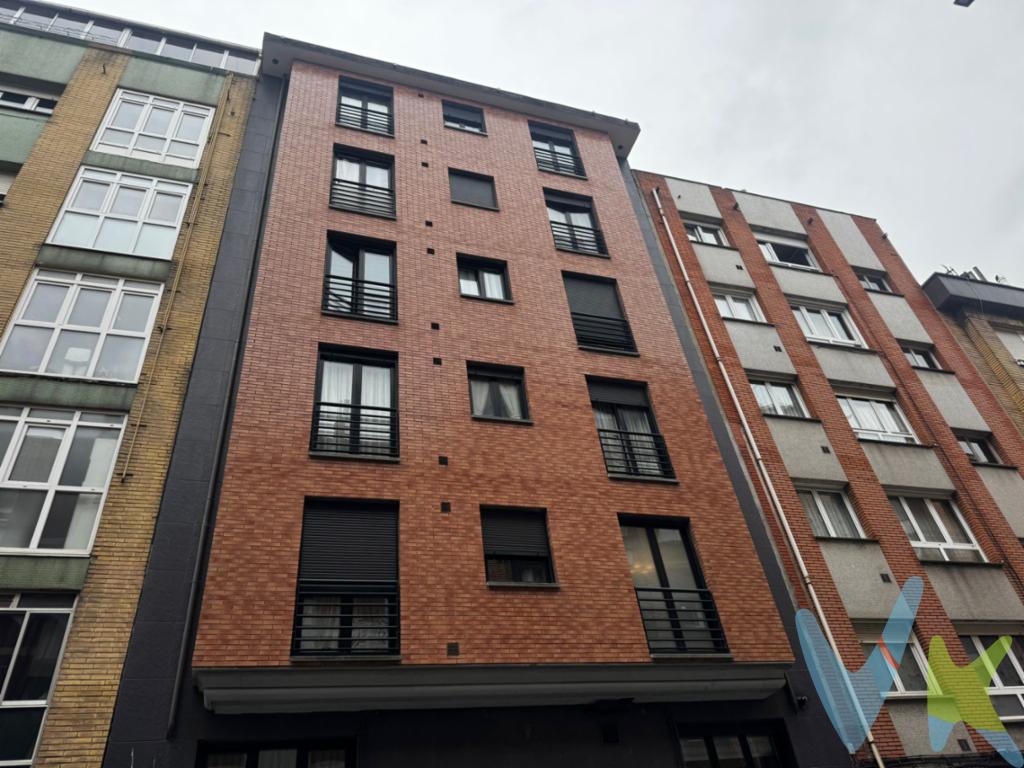  Presentamos una magnífica oportunidad de inversión en La Calzada, uno de los barrios más demandados de Gijón. Se trata de un moderno piso que aúna confort y funcionalidad, ideal para quienes buscan un hogar acogedor o una inversión segura. Este apartamento se encuentra ubicado en la cuarta planta de un edificio construido en 2006, lo que ofrece la tranquilidad de convivir en un entorno moderno y cuidado.Uno de los principales atractivos de esta vivienda es su conveniencia en transporte, ya que dispone de paradas de tren y autobús a poca distancia. Esta excelente conectividad te permitirá desplazarte por Gijón y sus alrededores con total comodidad, facilitando tu día a día y permitiéndote disfrutar de todo lo que la ciudad tiene para ofrecer.El edificio cuenta con un ascensor que asegura la accesibilidad total, haciendo el acceso a la vivienda sencillo y cómodo. Además, la propiedad incluye un práctico trastero, ideal para almacenar aquellos objetos que desees tener fuera del apartamento pero a un alcance cercano, optimizando así el espacio habitable.La Calzada es una zona en pleno desarrollo, galardonada por su diversidad de servicios y su entorno animado. En sus alrededores encontrarás una variedad de tiendas, restaurantes, y centros de ocio que harán de tu día a día una experiencia más conveniente y agradable.Este piso es una opción perfecta tanto para vivir como para invertir, ofreciendo todas las comodidades modernas y un entorno inigualable. La calidad de vida que ofrece este apartamento, unido a su ubicación estratégica, lo convierten en un refugio ideal para aquellos que buscan comodidad y cercanía a los puntos clave de la ciudad.Te invitamos a visitar este precioso apartamento y descubrir por ti mismo todas las ventajas que presenta. Esta es una oportunidad que no debes dejar pasar, ya que este piso reúne todas las características necesarias para convertirse en el hogar de tus sueños o en una excepcional opción de inversión. Estamos a tu disposición para organizar una visita y brindarte toda la información adicional que necesites.No dejes escapar esta oportunidad única de adquirir una propiedad en una de las mejores zonas de Gijón. Te garantizamos que al visitar este apartamento, quedarás cautivado por sus innumerables cualidades y su potencial. ¡Esperamos tu contacto!EN EL PRECIO DE VENTA NO ESTAN INCLUIDOS LOS GASTOS  ASOCIADOS DE COMPRAVENTA,( NOTARIA E IMPUESTOS). 