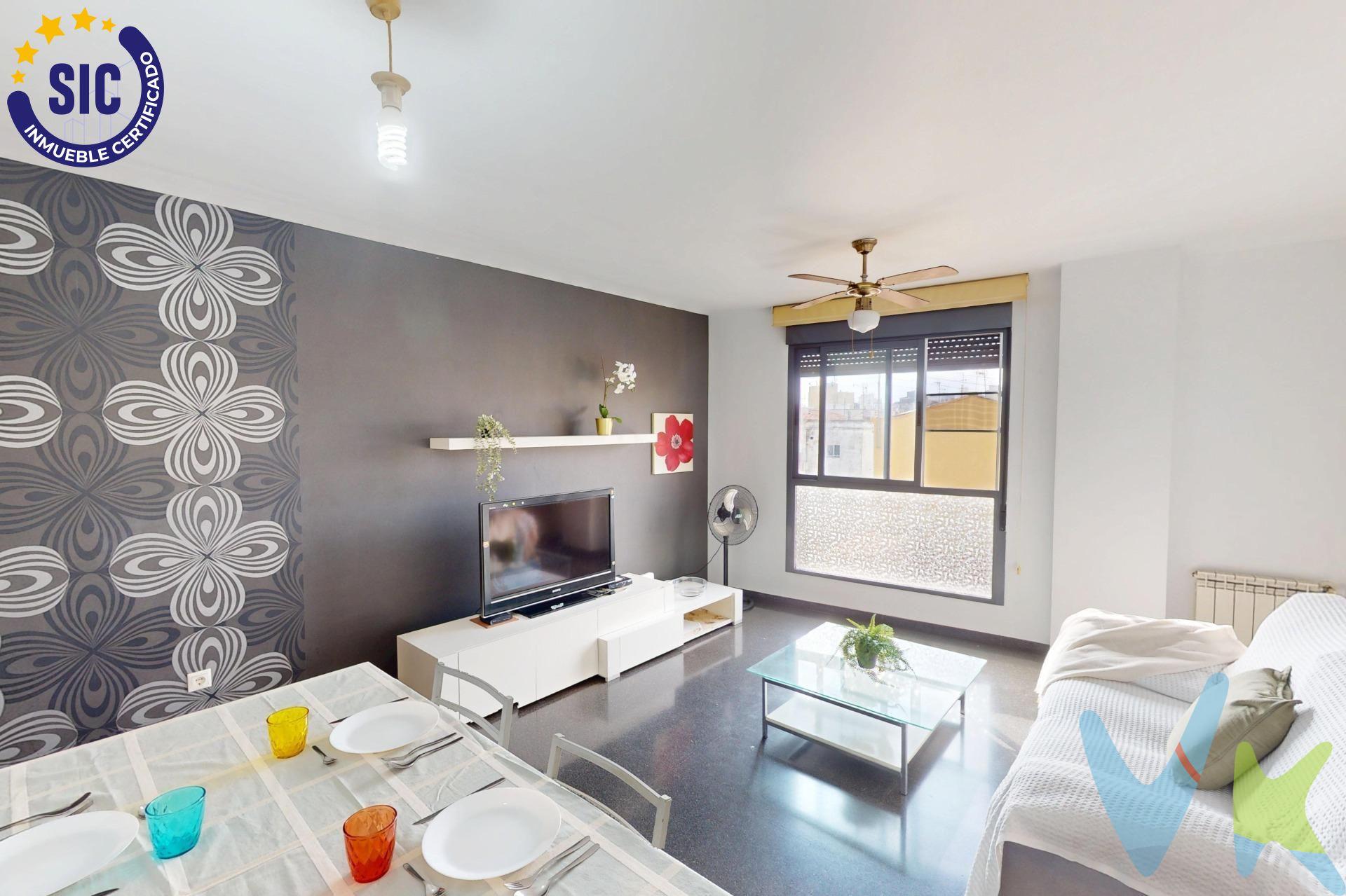 Te presentamos una excelente oportunidad para adquirir un piso del año 2005 con orientación sur, situado frente a las pistas de Padel del Castalia. Esta vivienda cuenta con una superficie construida de 64 m² que se distribuyen eficientemente en un luminoso comedor-salón ideal para disfrutar momentos agradables. La cocina independiente está diseñada para ofrecer confort y funcionalidad. Además, dispone de dos amplias habitaciones dobles equipadas con armarios empotrados que optimizan el espacio y brindan orden. El baño completo incluye plato de ducha moderno, garantizando comodidad diaria. Como valor añadido, esta propiedad incluye plaza privada en garaje así como un práctico trastero dentro del mismo edificio; características esenciales que elevan su atractivo por su practicidad ante las necesidades diarias. ¡No pierdas la ocasión! Este puede ser tu nuevo hogar donde cada rincón invita al bienestar!. Este inmueble es en exclusiva, con lo que le facilitamos cualquier información sobre la vivienda. Por este motivo, solicitamos no molesten al propietario, ocupantes de la propiedad o vecinos de la comunidad. En todos los casos los precios expuestos son más impuestos y gastos derivados de la transmisión del inmueble.
