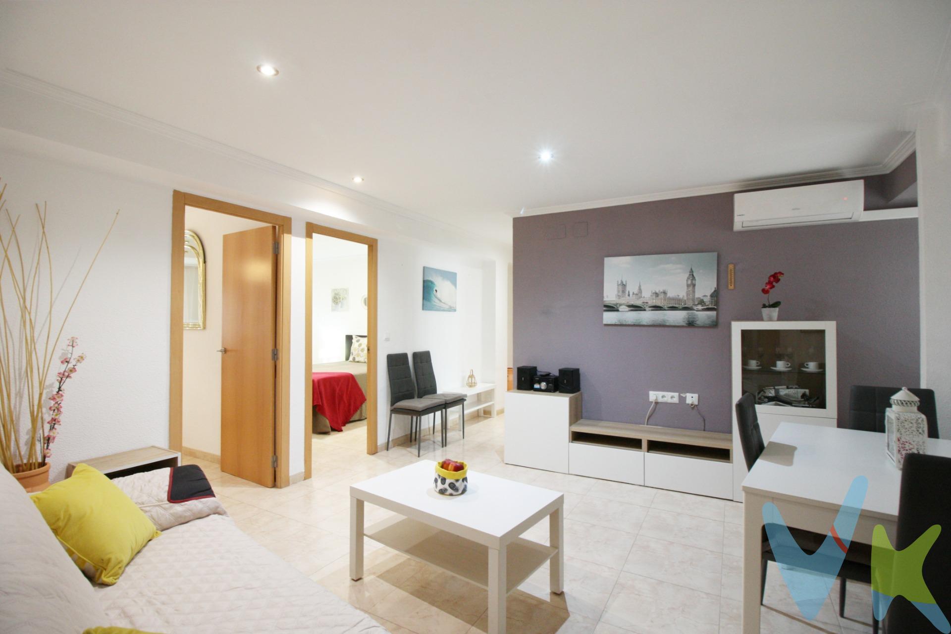 Presentamos este encantador piso ubicado en la codiciada zona de Plaza Europa, Aldaia. Con una superficie construida de 66 m² (60 m² útiles), esta propiedad es perfecta tanto para parejas como para familias que buscan comodidad y calidad de vida. El inmueble se encuentra en buen estado general y ofrece una orientación oeste que brinda luminosidad durante las tardes. La vivienda cuenta con un salón-comedor amplio de 25 m² ideal para reuniones familiares o momentos agradables entre amigos; además, incluye una cocina independiente bien equipada con generosos espacios adicionales donde disfrutarás preparando tus platillos favoritos. Dispone también de tres habitaciones: dos sencillas perfectas como dormitorios infantiles o despachos, junto a una habitación doble espaciosa diseñada pensando en tu descanso personal; el baño completo complementa perfectamente la distribución del hogar sin necesidad adicional por ser aseos extraños al diseño original.; Situado cerca colegios excelentes e instalaciones recreativas destacadas tales como zonas infantiles arborizadas ofrecen entretenimiento seguro mientras los más pequeños juegan bajo tu supervisión cercana brindándote tranquilidad y confort familiar! . Los datos e información contenida en este anuncio no son vinculantes sino meramente informativos, sujeta a cambios de precio, textos, fotos o cualquier otro contenido inesperado, la inmobiliaria se reserva el poder de modificarlo en cualquier momento. La venta de esta vivienda se gestiona mediante contrato de EXCLUSIVA COMPARTIDA por lo que se trabaja con más de 150 Inmobiliarias. Los gastos de la venta tales como notaría, registro y honorarios no están incluidos en el precio. 