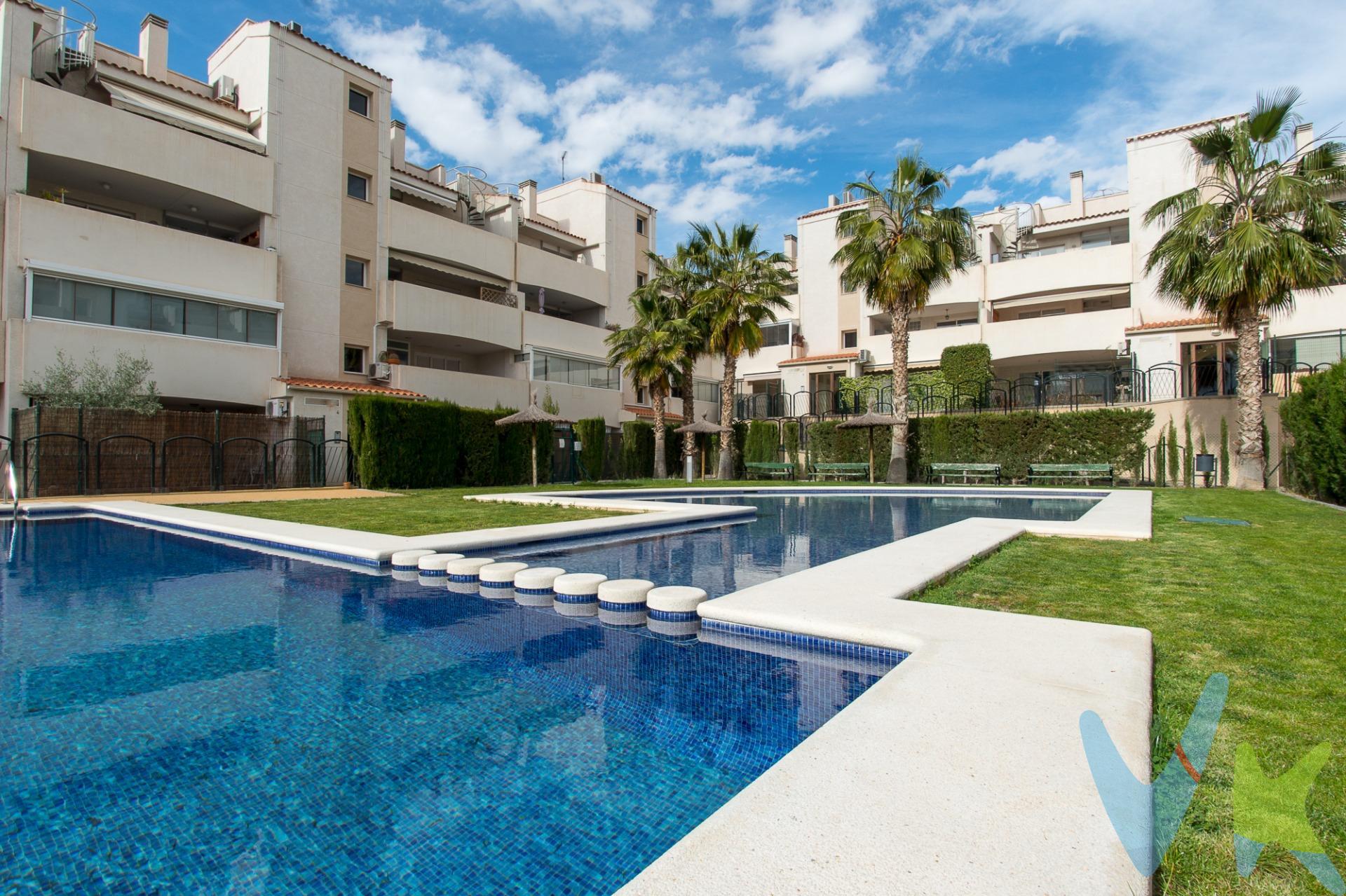 Crea el hogar que siempre has soñado en este fantástico piso ubicado en Altorreal, una zona tranquila y perfecta para disfrutar de la comodidad y la calidad de vida. La vivienda cuenta con 3 habitaciones y 2 baños, uno de ellos en suite dentro de la habitación principal, aportando un extra de comodidad y privacidad. Dispone además de un salón muy amplio y luminoso, con salida directa a una agradable terraza con vistas a la piscina, perfecta para relajarse o disfrutar de reuniones al aire libre. La cocina se encuentra en perfecto estado, lista para entrar a vivir y disfrutar desde el primer día. Además, la propiedad incluye plaza de garaje, un valor añadido que aporta comodidad y seguridad. Todo ello en un entorno residencial cuidado, con excelentes conexiones y servicios cercanos. Una oportunidad ideal para vivir en una de las zonas más demandadas de Murcia. A continuación, te informamos de los gastos de compra no incluidos en el precio, para garantizar un proceso claro y tranquilo:. PVP: X230.000€. No incluye gastos, impuestos y demás gastos legalmente correspondan al comprador: ITP del 7,75% con carácter general; existen excepciones según normativa aplicable (1). Base imponible el mayor valor entre el precio de venta o el valor referencia catastral. Gastos Notaría y Registro: 1.900€ aprox. según complejidad y aranceles vigentes (2). Financiación: gastos de hipoteca, tasación y gatos bancarios a cargo del comprador, según su necesidad y elección. Servicio doble de intermediación: Honorarios inmobiliaria a cargo del comprador: 3% precio final, más IVA (21%), salvo acuerdo contrario tras negociación, no incluidos en PVP. Operación y condiciones de compraventa sujeta a aceptación expresa del vendedor. Para acceder a información y documentación legalmente exigible por el consumidor: https://www.inmotasa.es/consumidor/. (1) Para una información exhaustiva sobre el funcionamiento, tipos impositivos y bonificaciones del ITP en la Región de Murcia, puedes consultar el portal oficial de la Agencia Tributaria Autonómica en el siguiente enlace: agenciatributaria.carm.es/ITPAJD. (2) Tarifas notariales y registrales reguladas en Anexo I Del Real Decreto 1426/1989 y, Anexo I Del Real Decreto 1427/1989, respectivamente. 