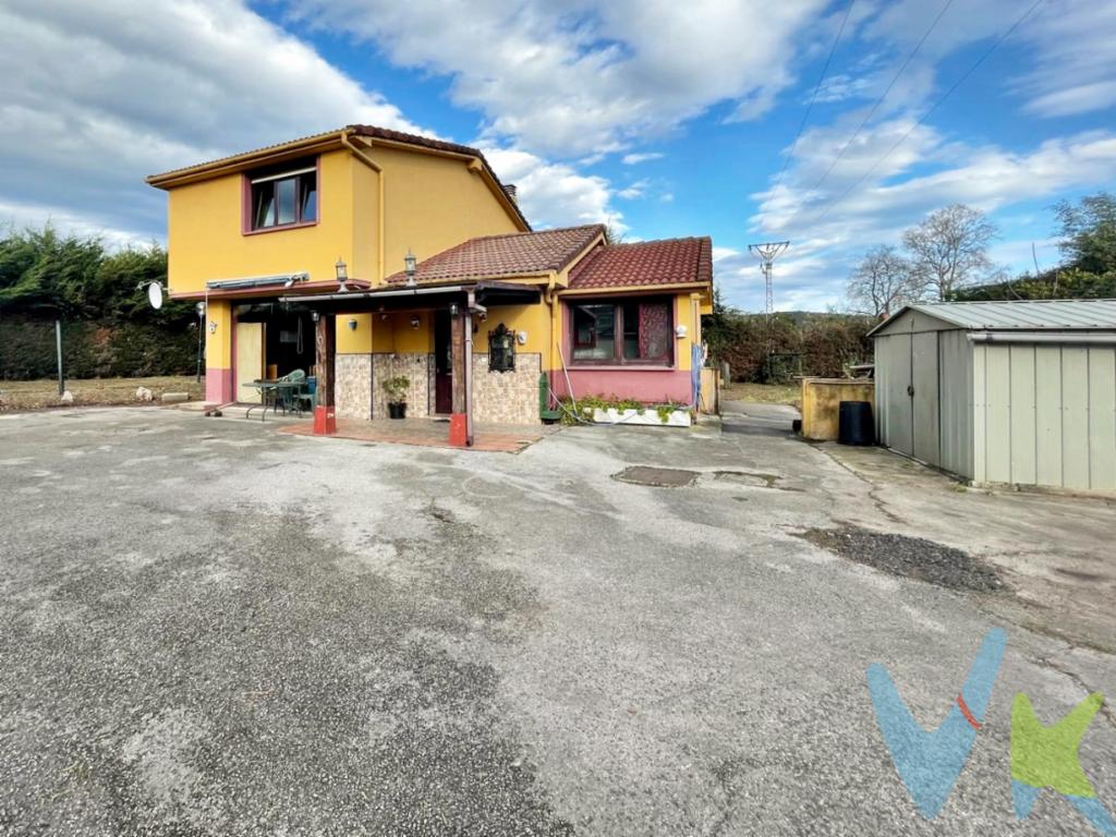 CASA INDEPENDIENTE EN ZURITA    Vivienda independiente en una de las zonas más privilegiadas  de Cantabria.  En Zurita de Piélagos, rodeada de naturaleza y, a un paso de  la capital, se encuentra esta casa unifamiliar enclavada en  una finca de más de 3.990 m².  La propiedad consta en planta baja con salón, cocina, baño y  amplio dormitorio. El bajo cubierta alberga dos hermosos dormitorios y un cuarto  de baño completo.  Posee zona de aparcamiento.   Toda la casa disfruta de luz natural gracias a sus hermosos  ventanales con unas preciosas vistas al jardín privado. La  vivienda fue completamente reformada en el año 2005 por lo  que se encuentra en buen estado para hacer de ella tu hogar  A escasos minutos del acceso a la Autovía A8, 10 minutos  de Torrelavega y a 20 de Santander.   Si quieres vivir en una zona tranquila, rodeado de  naturaleza, lejos de los ruidos, de las grandes ciudades... ESTA ES TU OPORTUNIDAD!!! Una  zona ideal para quienes buscan naturaleza, deporte y  calidad de vida.   PÍDENOS UNA VISITA, ¡TE LO ENSEÑAMOS SIN  COMPROMISO!Al comprador se le cobrará un 1,5% de gastos de gestión.Los precios mostrados no incluyen impuestos, gastos de compraventa ni financiación.