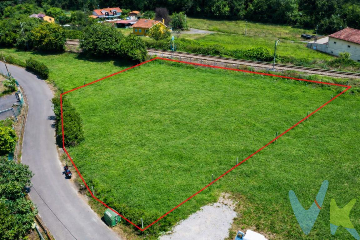 Ponemos en venta una espléndida FINCA EDIFICABLE en la apacible zona de Cenero, en Gijón, diseñada para quienes buscan un entorno natural sin renunciar a la comodidad de vivir cerca de la ciudad. Esta propiedad representa una oportunidad única para adquirir un amplio terreno donde poder desarrollar el hogar de sus sueños, con luz,agua y saneamiento al ladoLa finca destaca por su gran extensión, con una superficie suficiente que permite edificar hasta 300 metros cuadrados, ideal para crear un espacio a medida acorde con sus necesidades y aspiraciones.Localizada en un área tranquila, la finca ofrece la serenidad y privacidad deseada, y a la vez rodeada de otras viviendas, garantizando tanto la seguridad como la intimidad de sus futuros propietarios. A pesar de su entorno natural, la finca se encuentra en una ubicación privilegiada con excelentes conexiones de transporte,la proximidad a la red ferroviaria y de autobuses facilita el acceso a la ciudad, lo que asegura recursos urbanos a tan solo unos minutos de distancia.La infraestructura de la zona proporciona conexión a la red eléctrica y  agua de traida un aspecto sumamente importante que permite planificar cualquier tipo de proyecto residencial con total tranquilidad. La tranquilidad del área, junto con su belleza paisajística, ofrece un espacio perfecto para aquellos que buscan una calidad de vida superior sin alejarse demasiado del núcleo urbano. Además, la posibilidad de diseñar y construir una vivienda al gusto personal, en un terreno bien ubicado, representa una inversión con alto potencial de revalorización.Si busca un lugar donde establecer un hogar rodeado de naturaleza y confort, no dude en considerar esta extraordinaria propiedad. Solicitar una visita es el primer paso para experimentar las ventajas y el potencial que ofrece esta finca.  No pierda la oportunidad de conocer esta joya de Cenero que está esperando por usted.Gastos e impuestos no incluidos en el precio. Honorarios de intermediación inmobiliaria a cargo del vendedor.A título orientativo, en segundas transmisiones, el comprador abonará el Impuesto sobre Transmisiones Patrimoniales (ITP). Para consultar los porcentajes del ITP en Asturias puede hacerlo a través de la web oficial de servicios tributarios del Principado de Asturias https://sede.tributasenasturias.es/sites/sede/default/es_ES/Que-quieres-hacer/Transmisiones-Patrimoniales-y-AJD. La base imponible será el mayor valor entre precio de compraventa, tasación o valor de referencia catastral. Gastos de notaría y registro según aranceles variables según precio, número de copias y complejidad.  El comprador escoge libremente notario. El vendedor asume la plusvalía y el resto de gastos son del comprador. Si se precisa hipoteca: Tasación, condiciones y costes bancarios según entidad elegida por el comprador; así como los gastos de gestoría y cualesquiera otros inherentes a la formalización de la compraventa. De acuerdo con la ley, no se incluyen en el precio otros gastos o tributos que legalmente correspondan al comprador.. El consumidor tiene derecho, conforme a la normativa vigente, a disponer de información y documentación adicional relativa al inmueble y condiciones de la compraventa, accesible en la sede física . La agencia actúa exclusivamente como intermediaria en la operación. Cualquier compraventa y sus condiciones quedan sujetas en todo caso a la aceptación expresa del vendedor del inmueble y a la posterior formalización del correspondiente contrato. El presente anuncio tiene carácter meramente informativo; la información suministrada se corresponde con la disponible a la fecha de publicación, pudiendo variar en función de las circunstancias o actualizaciones legales, contractuales y fiscales. 