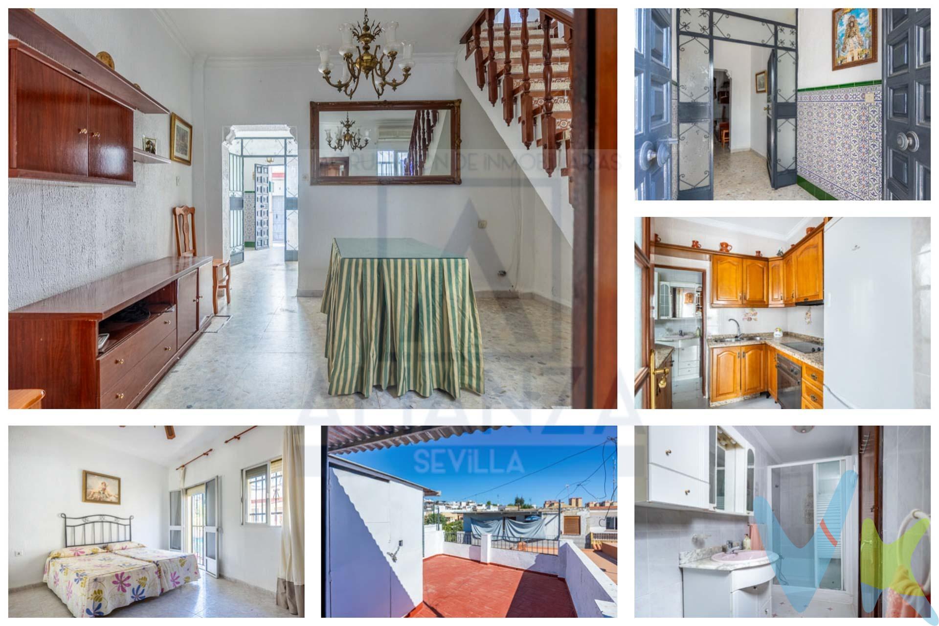 Casa en venta en Camas con azotea y trastero. Magnífica vivienda de dos plantas más azotea, ubicada en zona de Camas, rodeada de todos los servicios necesarios para el día a día: supermercados, centros educativos, transporte público, comercios, zonas de ocio y fácil acceso a Sevilla. La vivienda se distribuye de manera práctica y funcional. En la planta baja encontramos un acogedor salón, cocina independiente, un dormitorio, ideal para personas con movilidad reducida o como despacho, y un baño completo equipado con placa de ducha. En la planta superior se ubican dos amplios dormitorios, ofreciendo un espacio cómodo y confortable para toda la familia. La casa dispone además de un pequeño patio privado con acceso a una agradable terraza y a la azotea transitable, donde se encuentra un práctico trastero que aporta un espacio extra de almacenamiento. Una vivienda con múltiples posibilidades, luminosa y bien distribuida, perfecta tanto para residencia habitual como para inversión. No deje pasar esta oportunidad y venga a visitarla. ¡Puede ser la casa que está buscando!. En cumplimiento de las obligaciones de información previstas Disp. final 3ª de la Ley 10/2025, de 28 de diciembre, de servicios de atención a la clientela y transparencia, así como en la normativa sectorial vigente, y RD 218/2005 de Inf. de la Junta de Andalucía, el precio indicado no incluye los gastos e impuestos inherentes a la adquisición, los cuales se desglosan estimados o con posibilidad de calcularlos a continuación; los gastos más ajustados serán dados en el D.I.A. en la visita a inmuebles, o antes. *Gastos de Notaría: La Minuta se calculará según al arancel notarial oficial: Anexo I, del Real Decreto 1426/1989, de 17 de noviembre. Enlace: notariared.com/calculadora-gastos-compra-vivienda/. *Gastos de Registro de la Propiedad: La inscripción se facturará según el arancel oficial: ANEXO I, del Real Decreto 1427/1989, de 17 de noviembre. Igual enlace anterior. *Gastos de Gestión (Gestoría): Los honorarios por la tramitación administrativa, liquidación de impuestos e inscripción registral ascienden de forma estimativa a [363 € aprox.] (IVA incluido), aunque depende de cada caso, y su dificultad. *Honorarios Agencia del Vendedor: incluidos en el PVP. *Honorarios Agencia del comprador: La agencia prestará los servicios de información, asesoramiento y acompañamiento previstos en el Encargo de Servicios y en el D.I.A. Si solicita servicios adicionales o personalizados, sus honorarios serán informados previamente, de forma individualizada y por escrito, conforme a la libertad de pactos y a la normativa vigente. *Si necesita Financiación, su banco le informará. *Impuesto sobre Transmisiones Patrimoniales (ITP): Se aplicará el tipo impositivo vigente en Andalucía (generalmente el 7%, sin perjuicio de tipos reducidos del 6%. 3,5%, etc, aplicables según las circunstancias personales del comprador o las características del inmueble). El impuesto se devenga sobre el superior entre: 1.- Valor de Referencia de Catastro; y 2.- Precio de venta. Puede calcular su situación personal en el portal oficial de la A.T. de Andalucía. enlace: juntadeandalucia.es/organismos/economiahaciendayfondoseuropeos/areas/tributos-juego/tributos/paginas/impuestos-cedidos-transmisiones.html. 