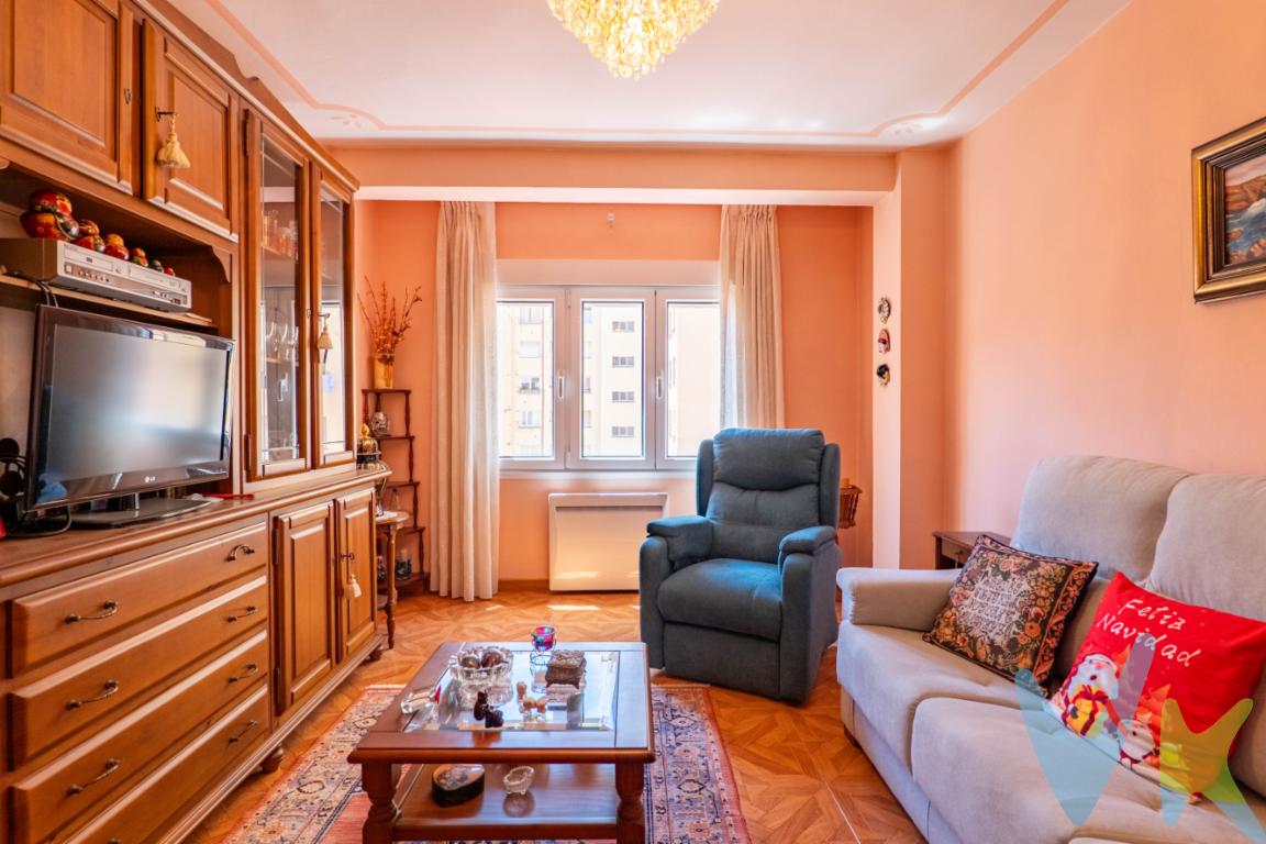 Quiero hablaros de un piso situado a 1 minuto caminando del muro de San Lorenzo......Enclavado en el corazón del barrio de la arena, en la calle Manso, ponemos a la venta este inmueble distribuido en dos dormitorios, un baño, cocina y salón.Un piso en buen estado de conservación ideal para quien valore entrar a vivir o bien piense en una actualización para ponerlo a su gusto.Un inmueble que llamará la atención tanto de quien valore crear su propio hogar o bien busque una segunda residencia con una ubicación privilegiada al lado del mar para disfrutar de la ciudad en todo su esplendor.Es una sexta planta , con lo cual captamos toda la luminosidad.A pesar de ser un piso interior dada su altura y orientación sur, te permitirá disfrutar de un piso alegre y luminoso que dará calidad de vida en tu día a día.El barrio de la Arena es un enclave con mucho arraigo en la ciudad, con una situación ideal para quien valore estar al lado de la playa y disfrutar del ambiente típico de la zona.Te invito a que te informes sobre esta propiedad porque seguro que te sorprenderá y es más que posible que quieras visitarlo.......No desaproveches esta oportunidad de hacerte con esta propiedad.Llámanos y estaremos encantados de atenderte.En las últimas fotografías de este anuncio podrás descubrir una propuesta de reforma realizada mediante home staging virtual con inteligencia artificial, que muestra cómo podría transformarse esta vivienda tras una actualización estética.Se informa a los interesados que el precio de venta indicado no comprende los honorarios al comprador de la agencia inmobiliaria, el Impuesto de Transmisiones Patrimoniales (ITP) ni los gastos asociados a la compraventa (notaría, registro de la propiedad y otros)
