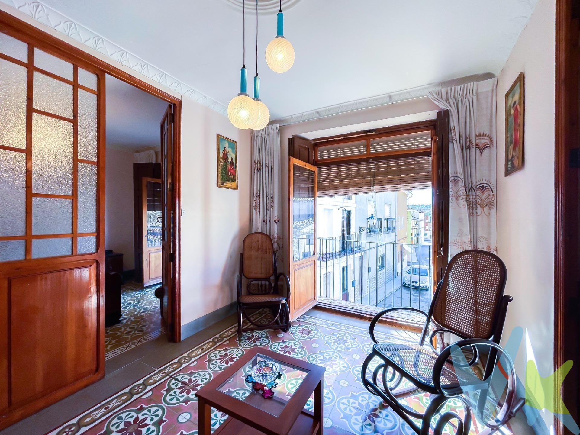 ¡Atención a esta maravillosa oportunidad! Te presentamos una encantadora casa de pueblo en venta, construida en el año 1889 y cuidadosamente conservada para mantener su esencia histórica. Esta joya de tres plantas, con una superficie de 240 metros cuadrados, ofrece un sinfín de posibilidades para hacerla tu hogar o tu refugio de fin de semana en un entorno tranquilo. La casa cuenta con 5 espaciosas habitaciones dobles que ofrecen un ambiente acogedor y cálido, ideal para acomodar a toda tu familia o amigos. La chimenea de leña en el salón principal crea un ambiente acogedor y te permitirá disfrutar de noches acogedoras durante los inviernos. Una de las muchas joyas de esta propiedad es la bodega subterránea, una auténtica cueva que te transportará a tiempos pasados, perfecta para almacenar tus vinos o crear un espacio único para reuniones y cenas especiales. La buhardilla diáfana, con su estilo clásico y vigas de madera originales, te brinda un espacio adicional que podrías convertir en un estudio, sala de juegos o cualquier otra cosa que desees. Los suelos de mosaico hidráulicos de la segunda planta le añaden un toque de carácter único a esta maravillosa propiedad. La ubicación de esta casa es simplemente inmejorable, en el corazón de Caudete de las Fuentes, un pueblo encantador con una rica historia y una comunidad acogedora, rodeado de bodegas y campos de viñedos. Es perfecto para vivir durante todo el año y también ideal como refugio de fin de semana para escapar del ajetreo y el bullicio de la ciudad. Además, esta propiedad ofrece la posibilidad de obtener una licencia de alojamiento rural, lo que la convierte en una inversión excelente para quienes buscan emprender en el sector turístico. No dejes escapar de esta oportunidad única de adquirir una auténtica casa de pueblo con tanto carácter y posibilidades. ¡Ven a visitarla sin compromiso y descubre todo lo que este lugar especial tiene para ofrecer!. 