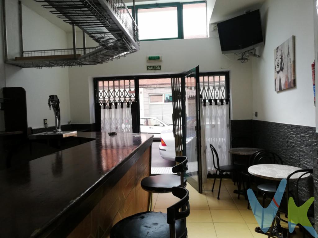 VENTA.  Local en la calle Echegaray, Zona con varios centros de estudios en la inmediaciones actualmente. Instalado como bar, zona de barra, mobiliario incluido  y baños, altillo para almacenaje, pequeña cocina, actualmente no dispone de salida de humos, posibilidad tambien de cualquier cambio o giro de negocio. APROVECHE LA OPORTUINIDAD!!En el precio del inmueble no están incluidos los gastos de registro, notaria e impuesto de trasmisiones.