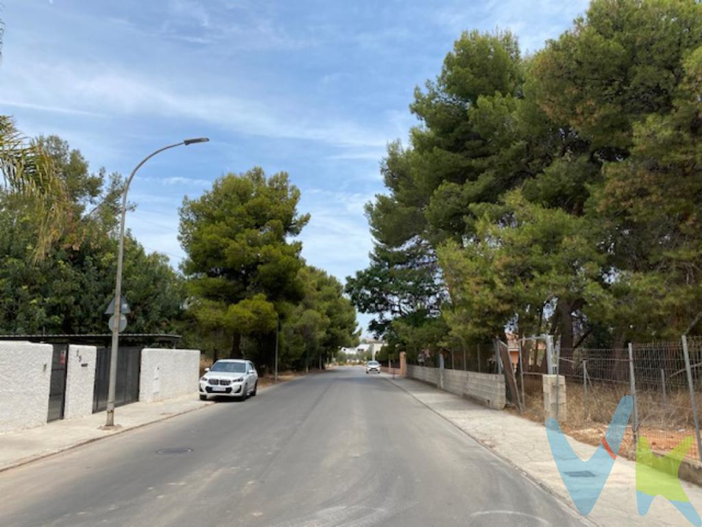 ¿Buscas el lugar perfecto para construir tu proyecto de casa?Te presentamos parcela que se encuentra incluida dentro de un área con  clasificación de SUELO URBANO y zonificación 7A Santa Apolonia en calle Mariano Benlliure 28, de 1500m2 La zona es conocida por su rápido desarrollo y alta demanda, a pocos minutos del Club Santa Apolonia Ubicado,en la localidad de Torrent, y que pertenece a la prestigiosa urbanización del mismo nombre. Se trata de un club privado que posee unas increíbles instalaciones para el uso y disfrute de todos sus socios. también esta cerca  del colegio Pléyade, que en coche está a 8 min y del colegio el Vedat a 5 min en coche.La zona que lo rodea  convierte este terreno en el perfecto para crear tu vivienda.   Esta AGENCIA INMOBILIARIA cumple con la nueva normativa y requisitos que acreditan la capacitación profesional como su demostrada solvencia como empresa e identificación RAICV 00116 en el registro de agentes de intermediación inmobiliaria de la nueva regulación de la Comunitat Valenciana. ( Decreto 98/2022 de 29 de julio)Este inmueble está sujeto a cambios de precio o retirada del mercado sin previo aviso.Este anuncio en su conjunto no es vinculante dado que la información es ofrecida por terceros y puede contener errores. Se muestra a título informativo y no contractual.